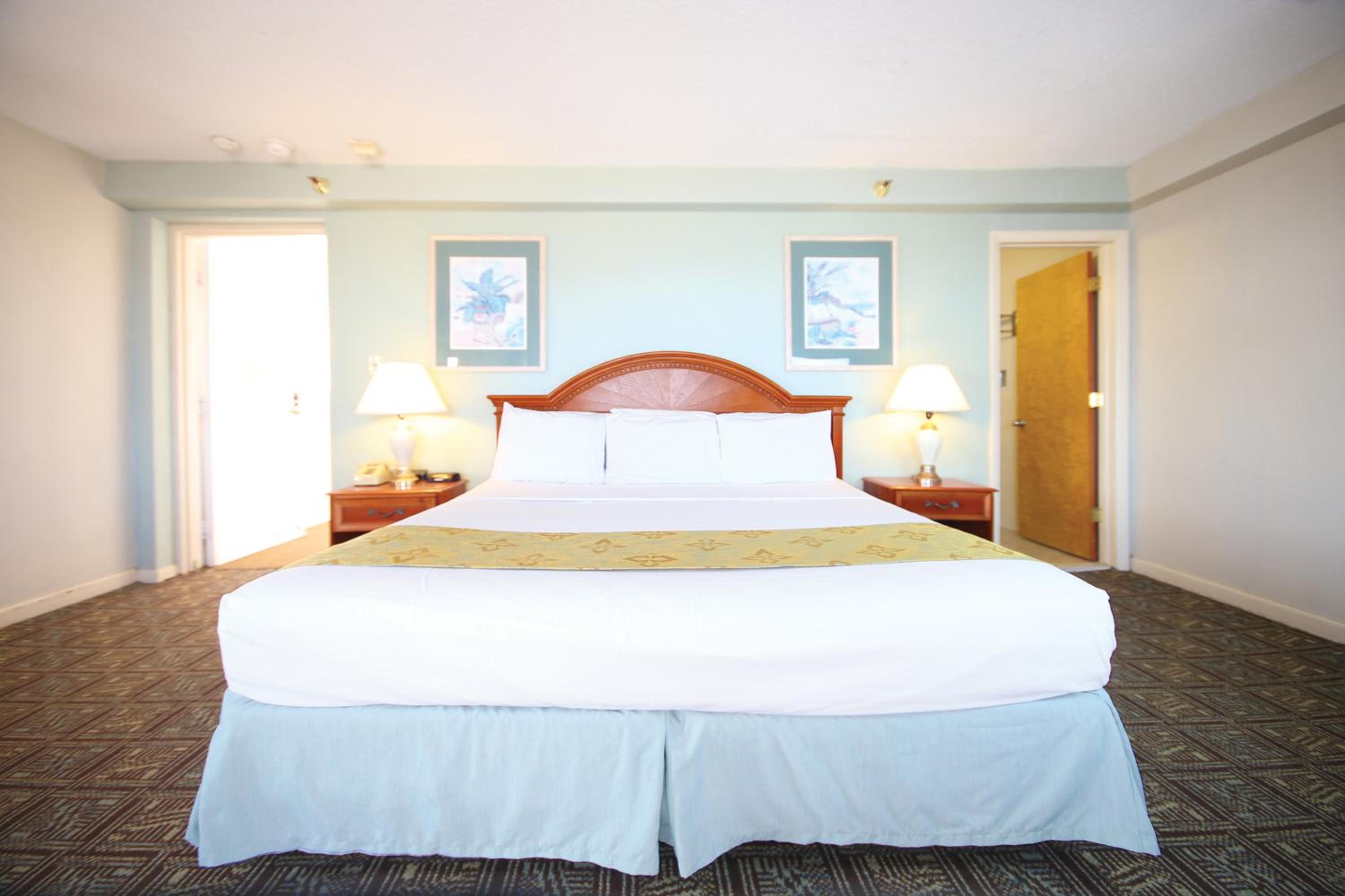 One King Bed, Oceanfront - Top Floor