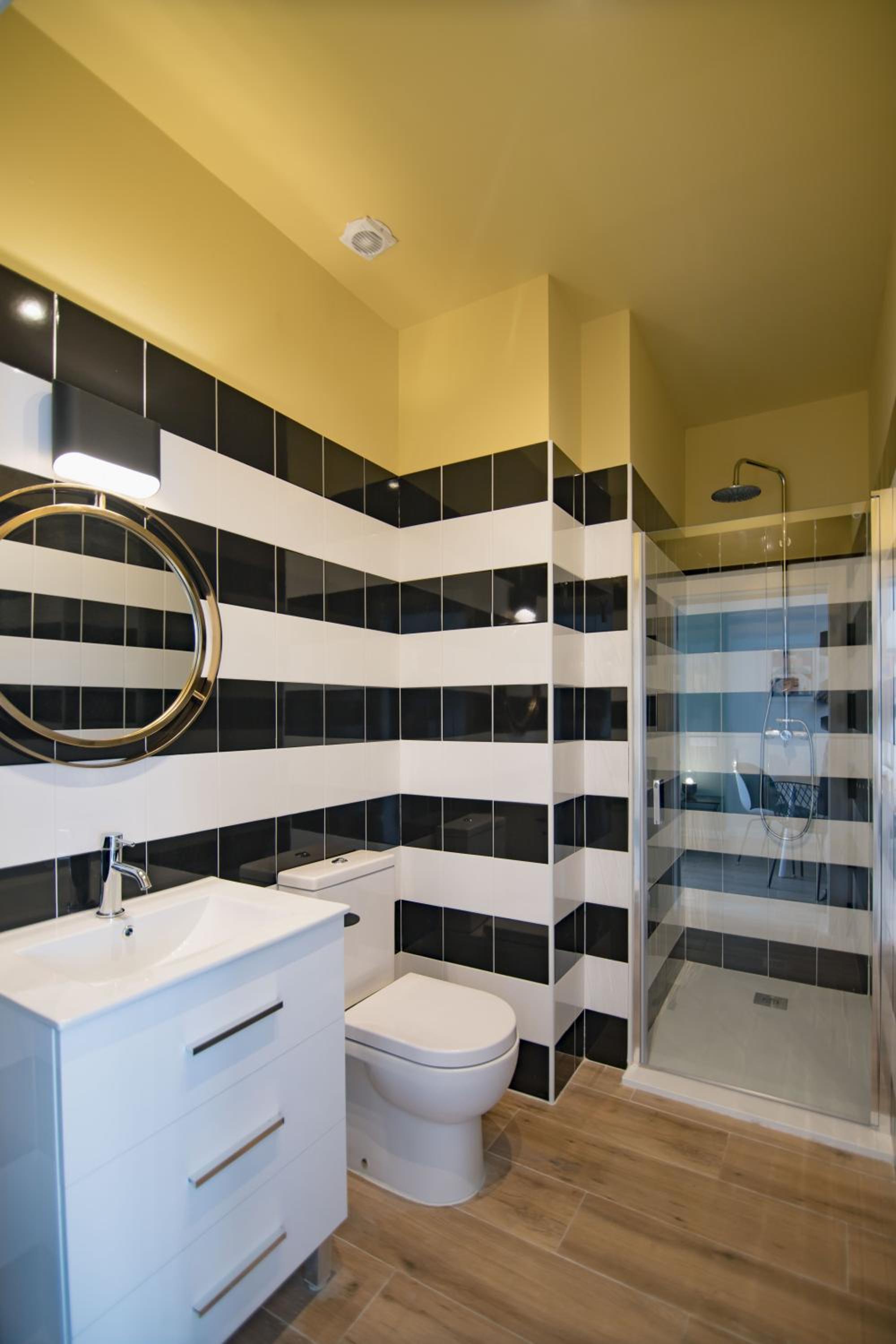 One-Bedroom Apartment with Terrace - Photo 4