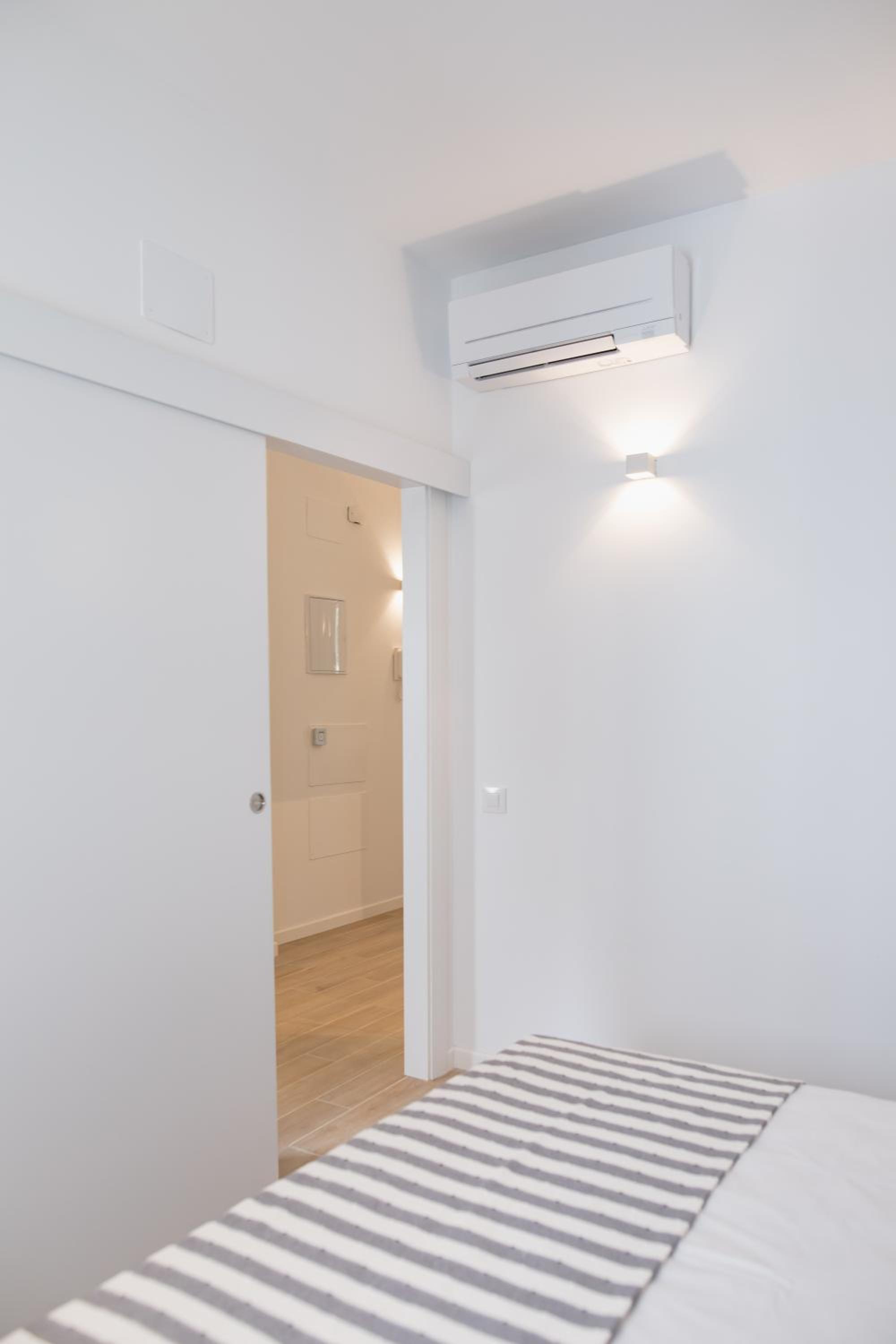 Two-Bedroom Apartment with Balcony - Photo 4
