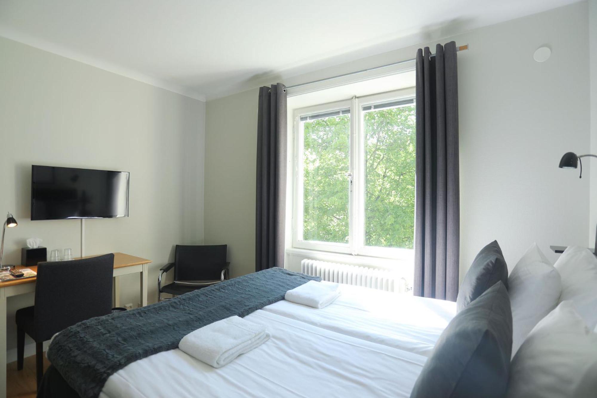 Double or Twin Room - Photo 6