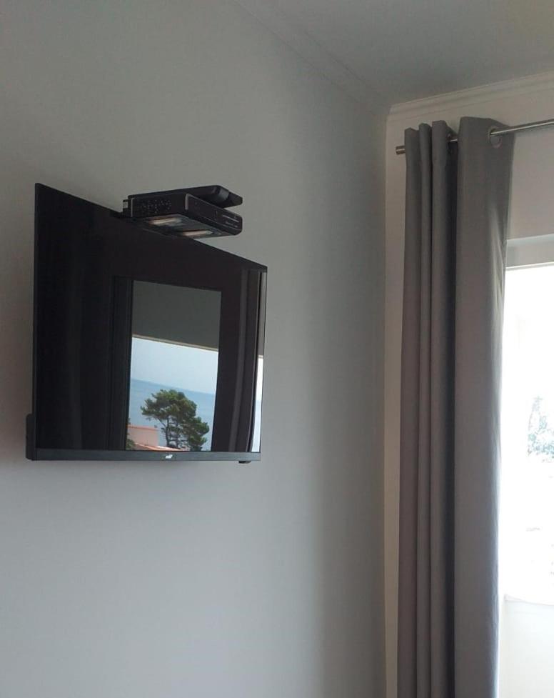 Double Room with Balcony and Sea View - Photo 1