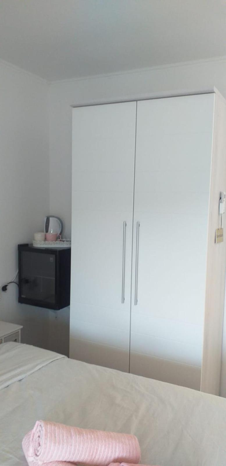 Double Room with Balcony and Sea View - Photo 11