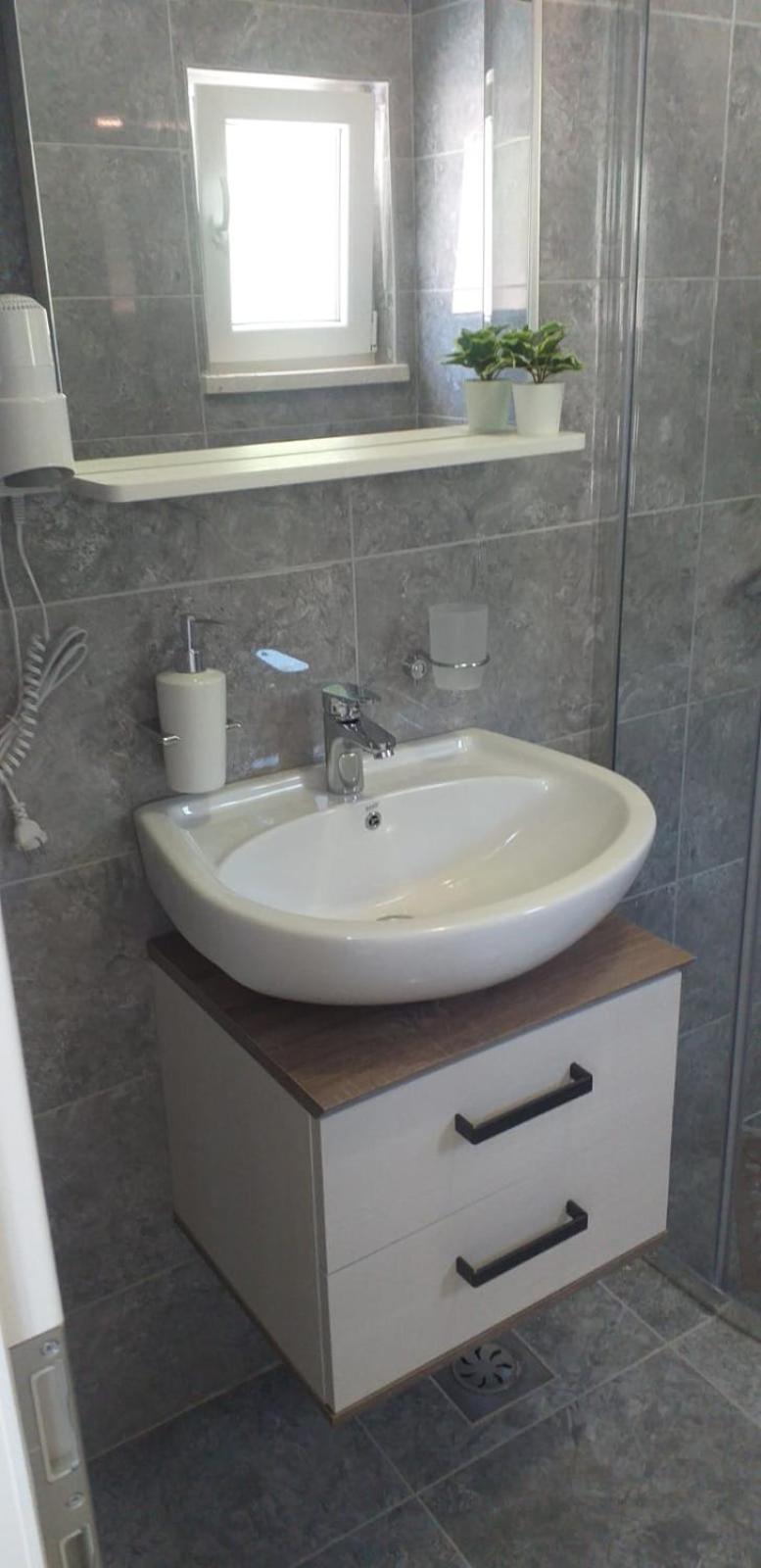 Double Room with Balcony and Sea View - Photo 4