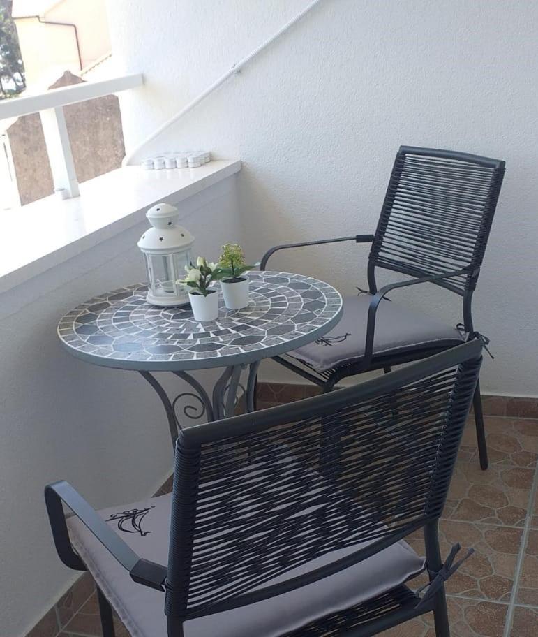 Double Room with Balcony and Sea View - Photo 3