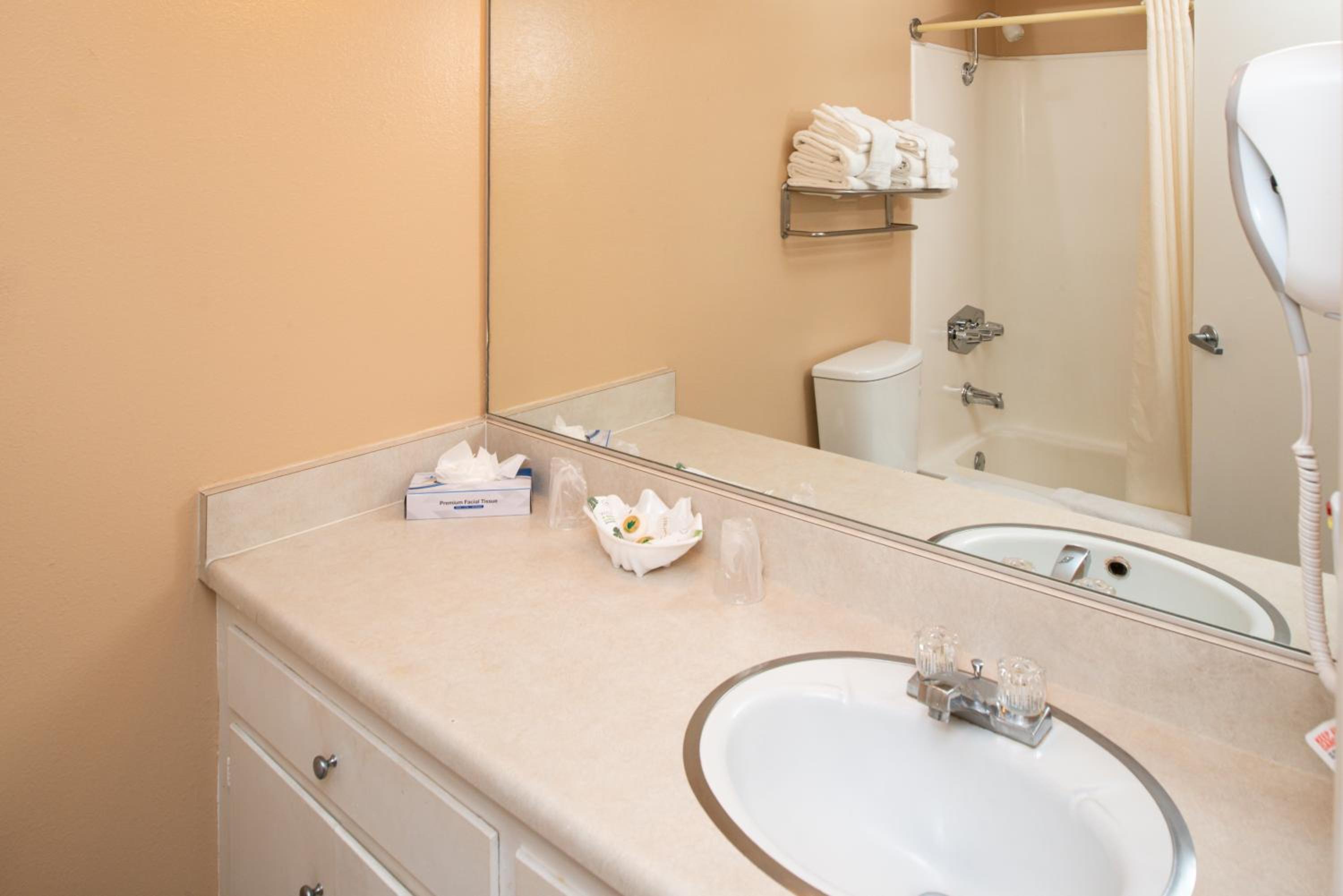 King Room with Roll-In Shower - Disability Access - Photo 6