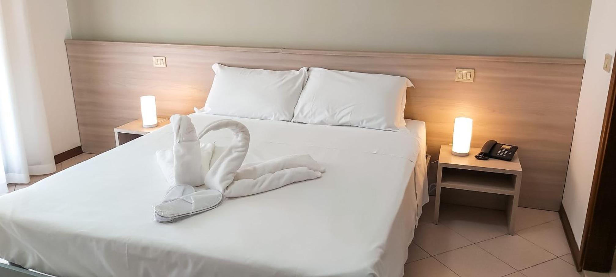 Standard Double or Twin Room - Photo 2