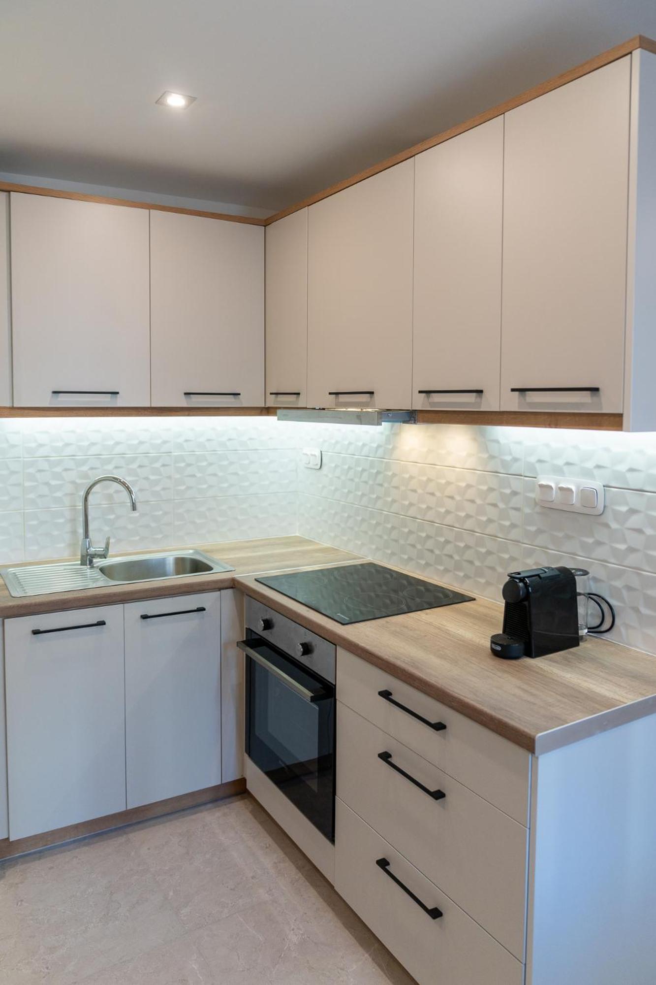 One-Bedroom Apartment - Photo 2