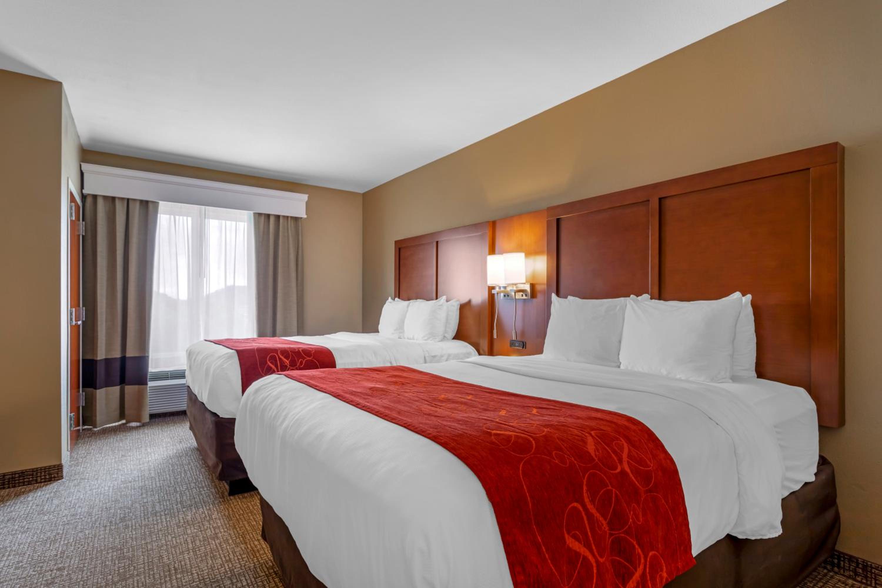 Queen Suite with Two Queen Beds - Non-Smoking - Photo 5