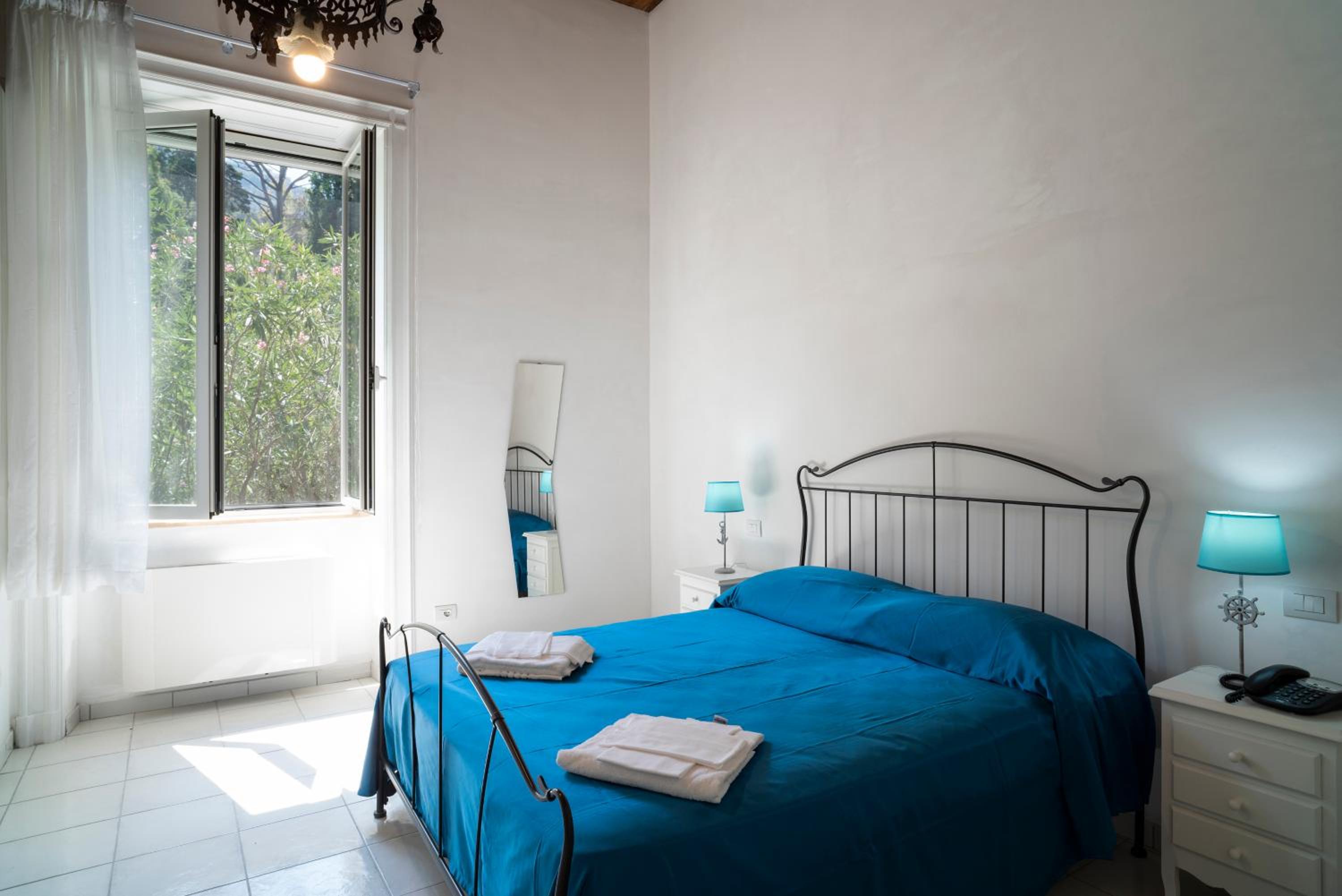 Double Room - Photo 8