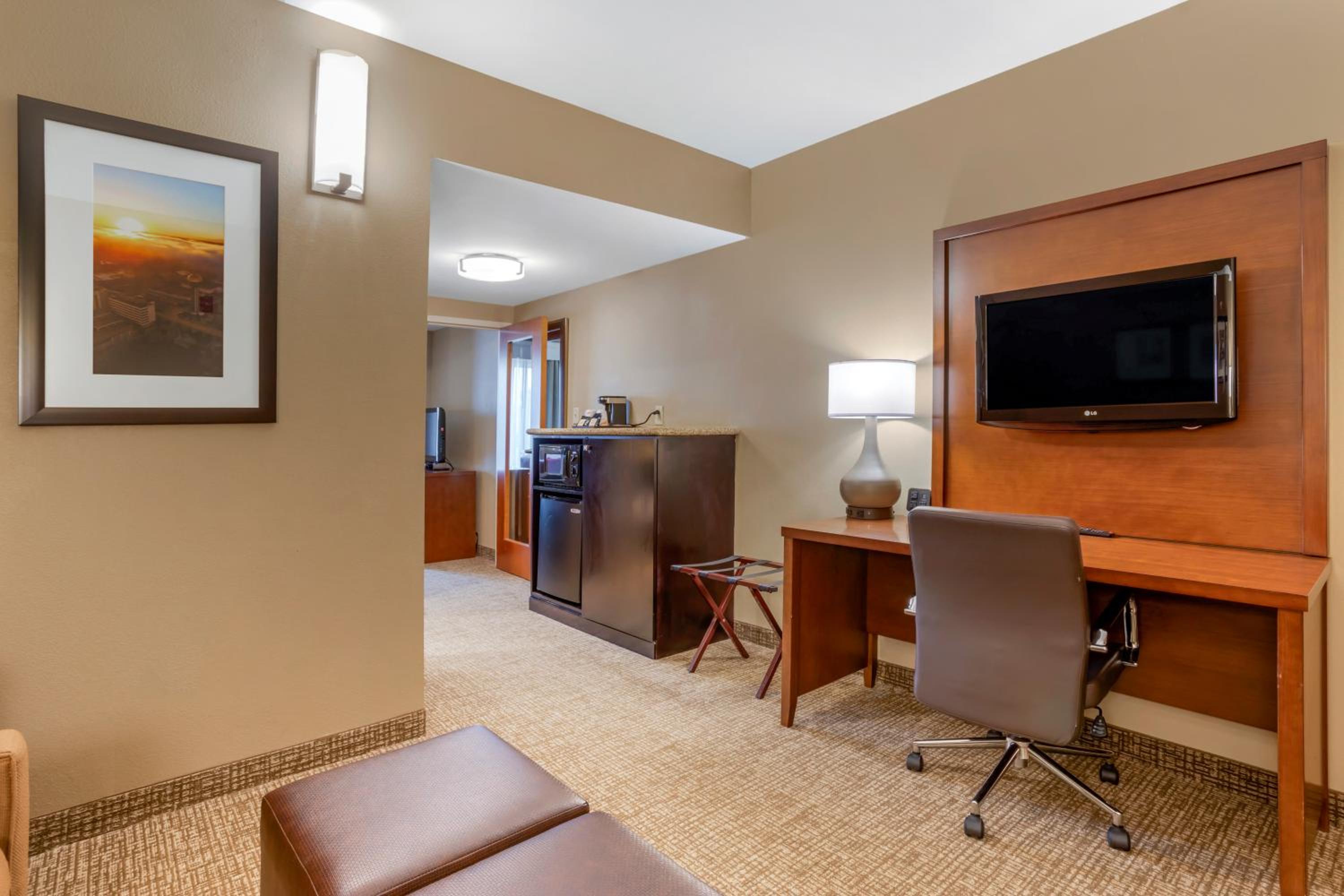 One-Bedroom King Suite with Sofa Bed - Non-Smoking - Photo 1