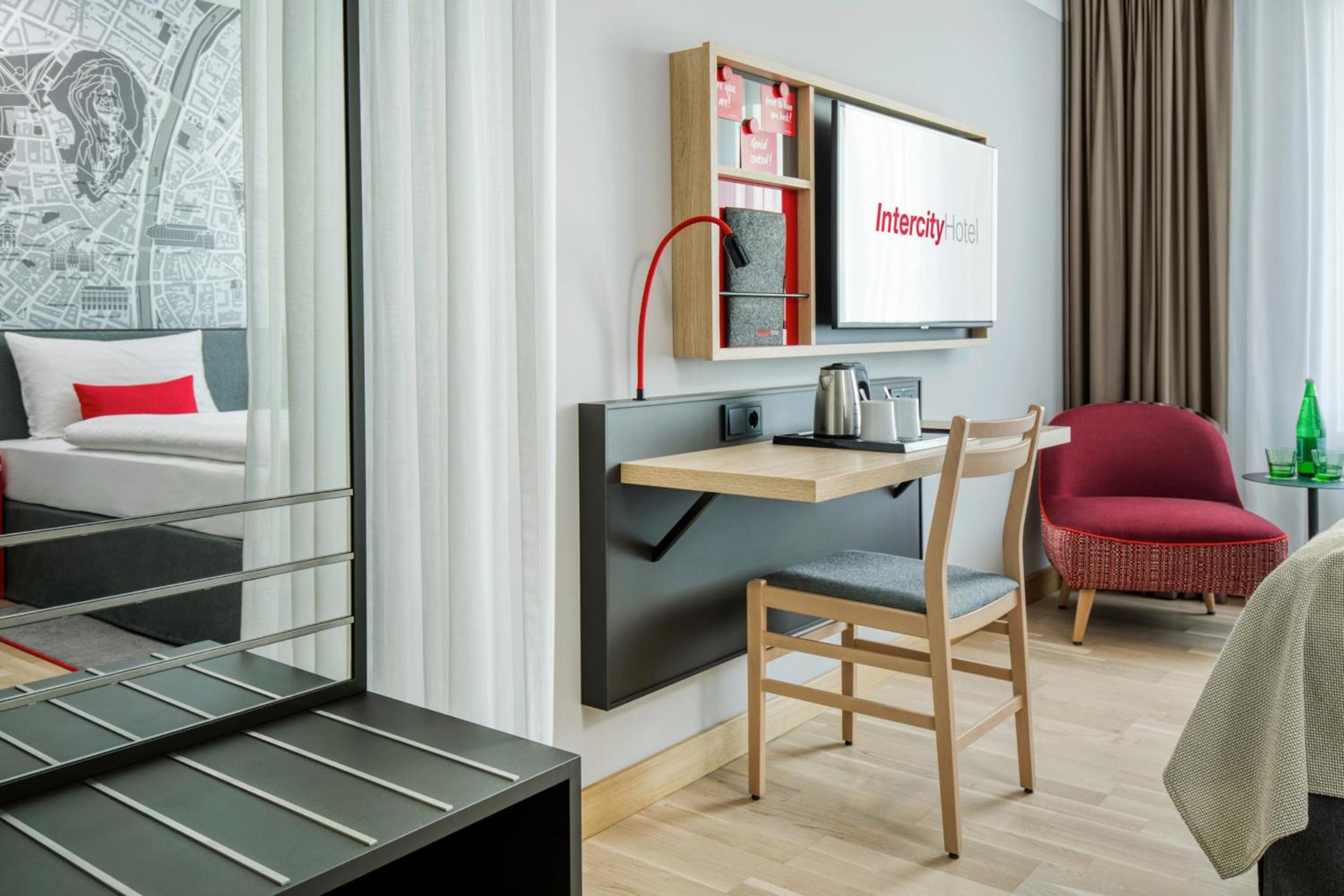 Business Twin Room - Photo 3