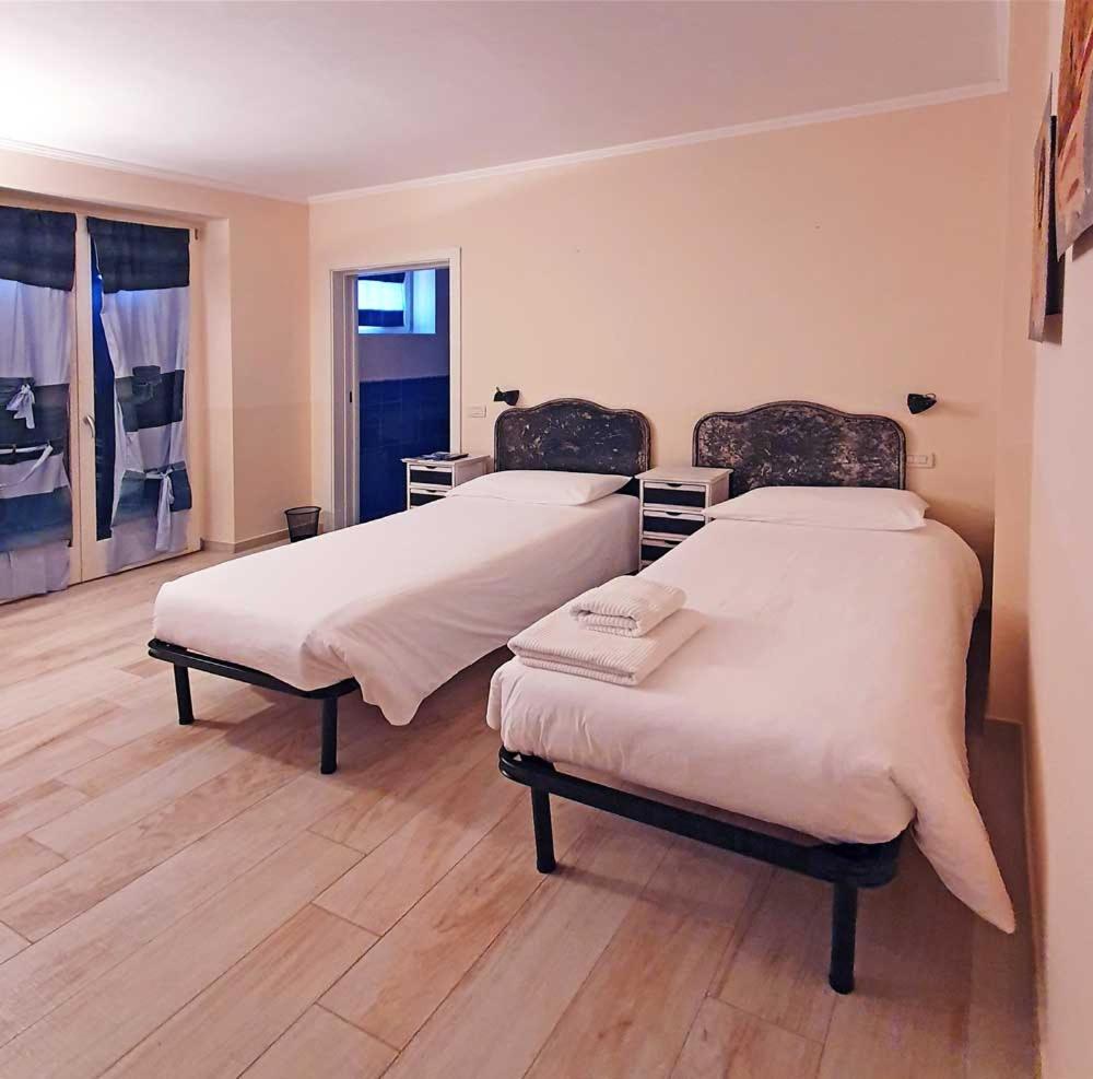 Twin Room - Disability Access photo 1