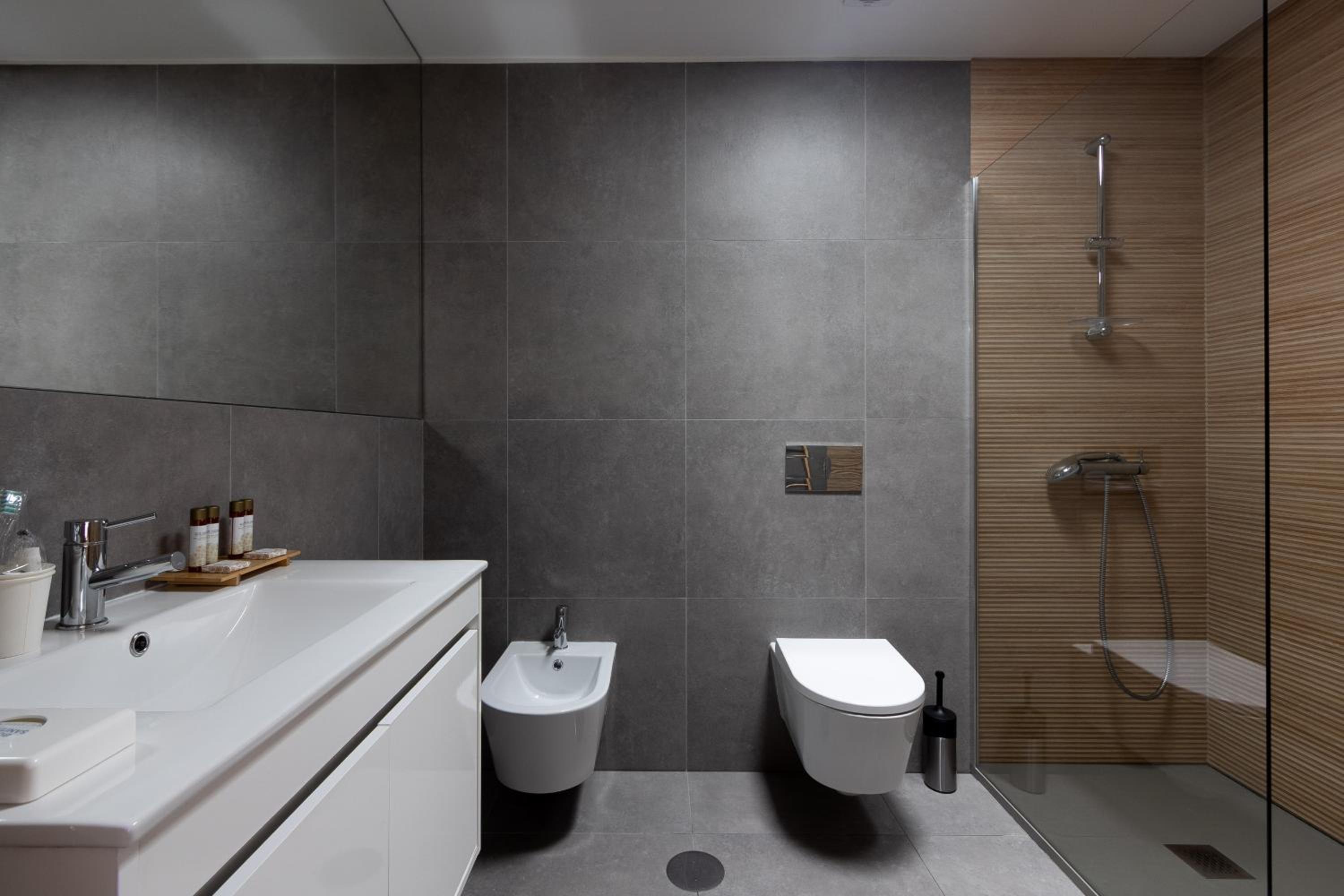 Two-Bedroom House - Photo 51