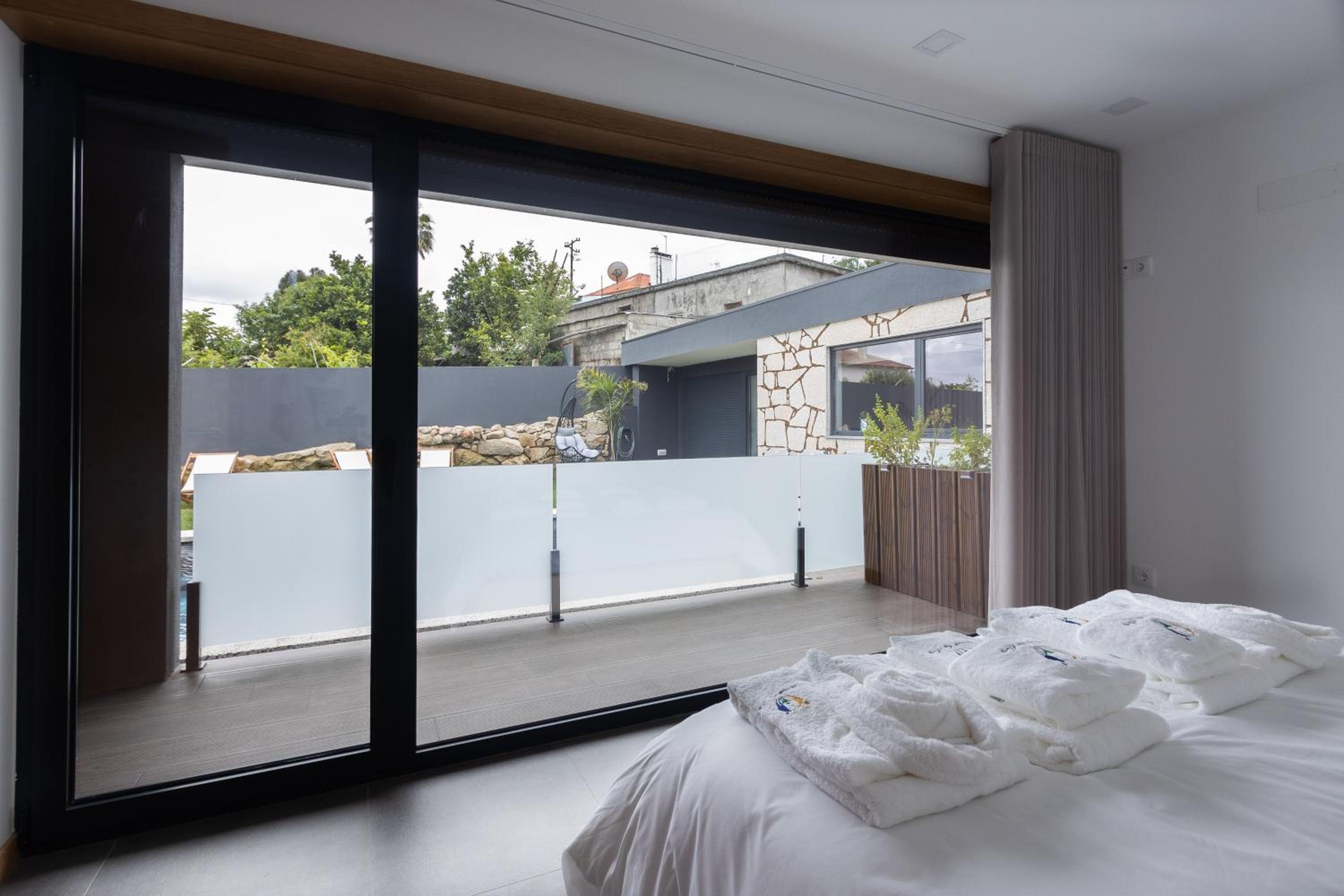 Two-Bedroom House - Photo 3