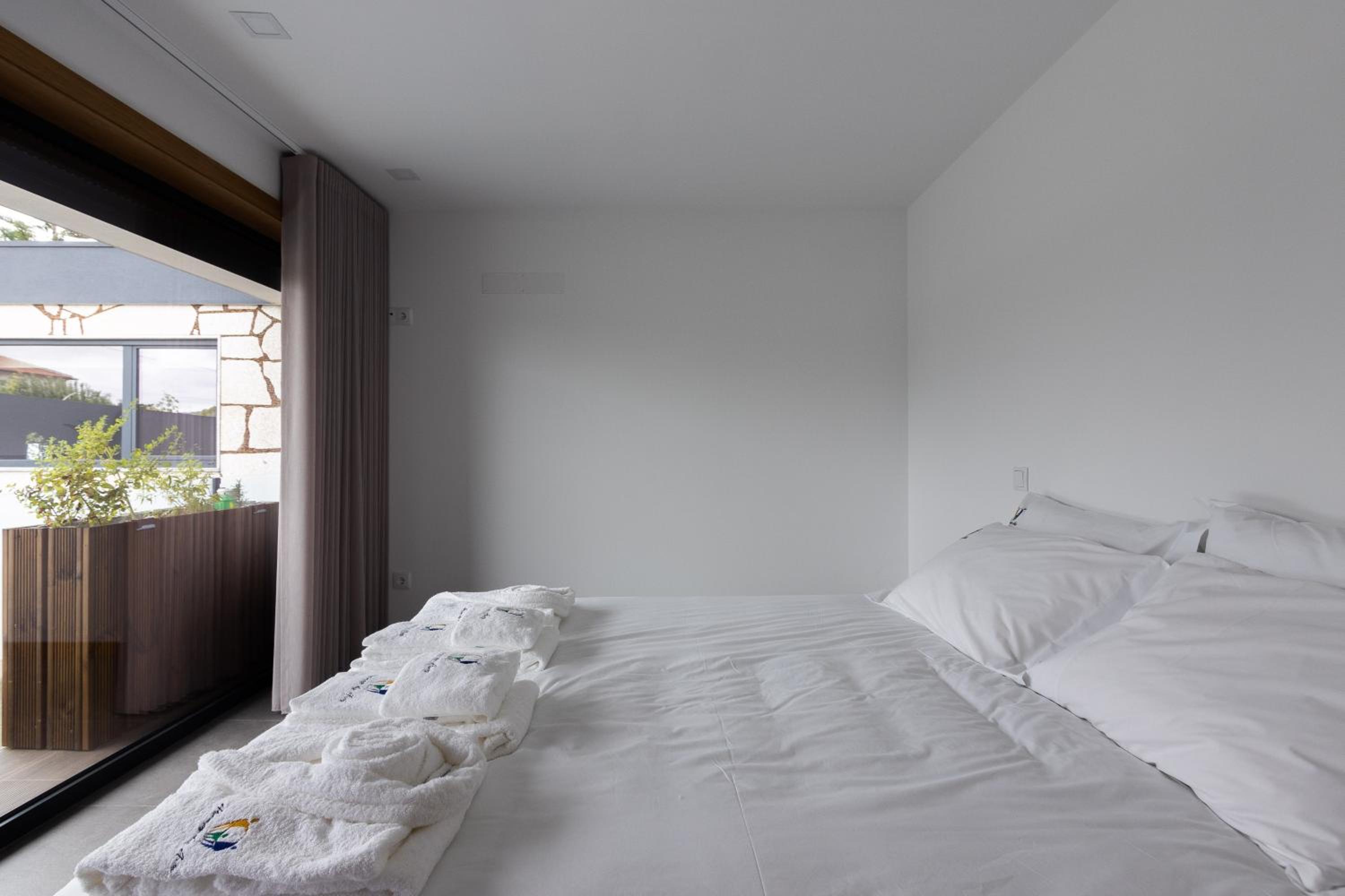Two-Bedroom House - Photo 9