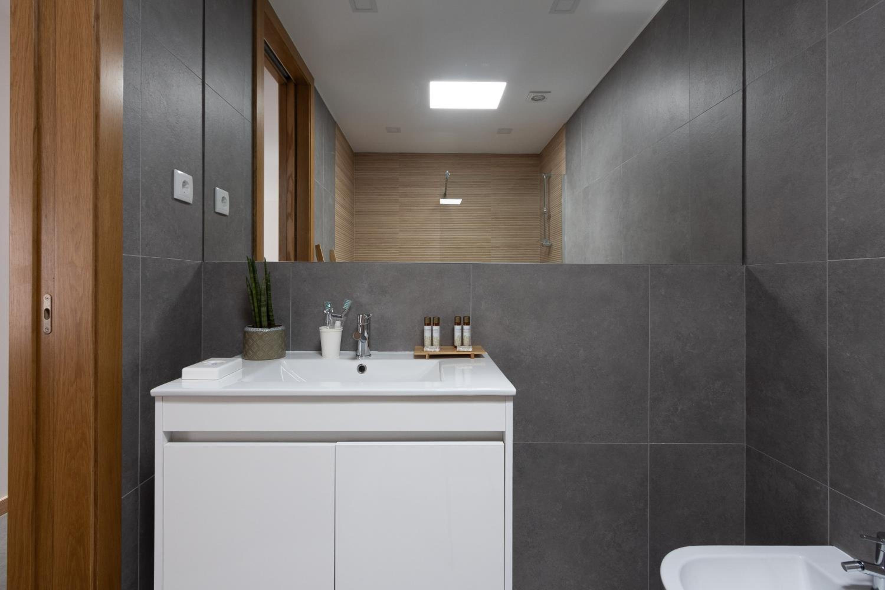 Two-Bedroom House - Photo 10
