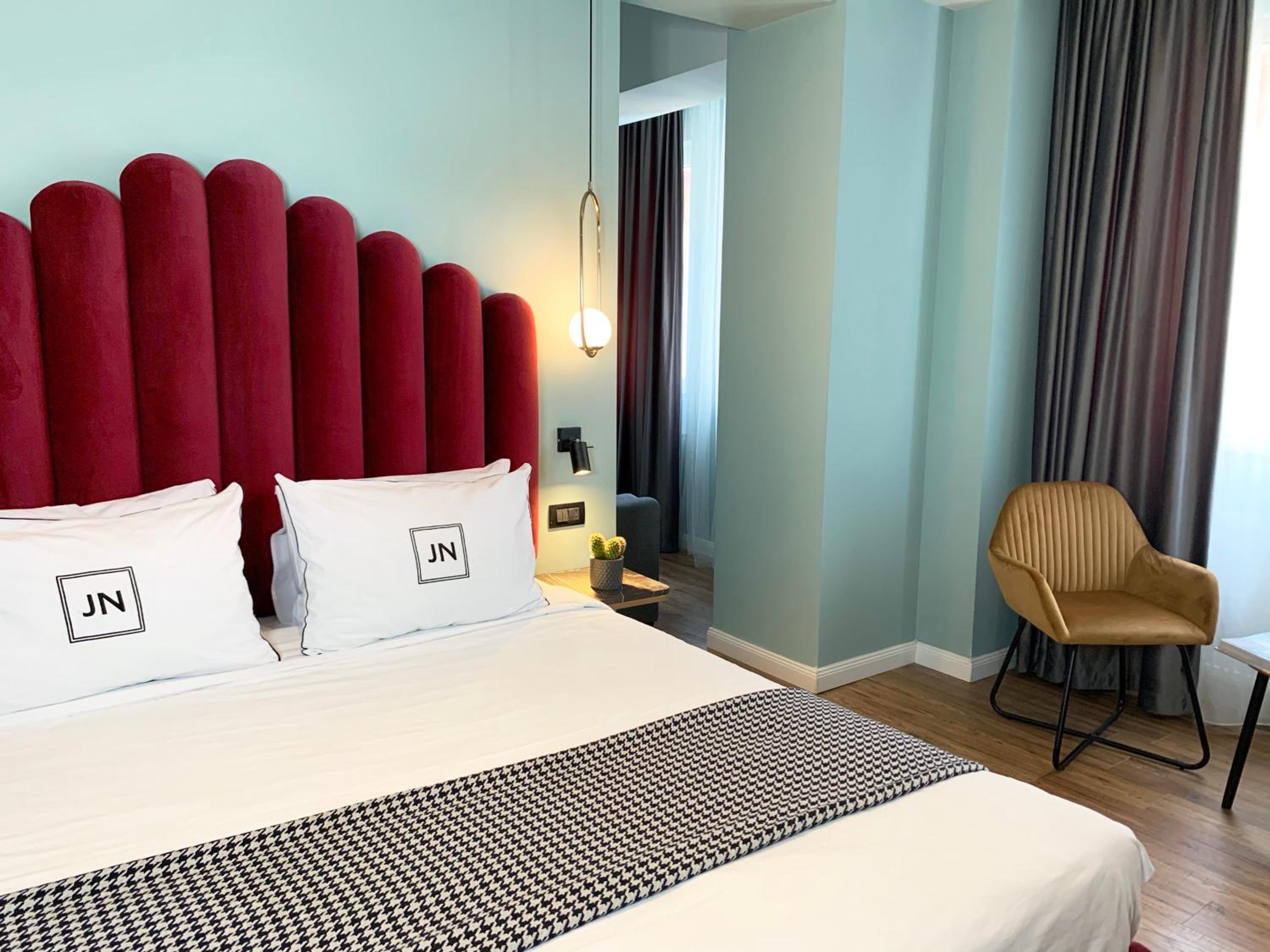 Large Twin Room - Photo 4