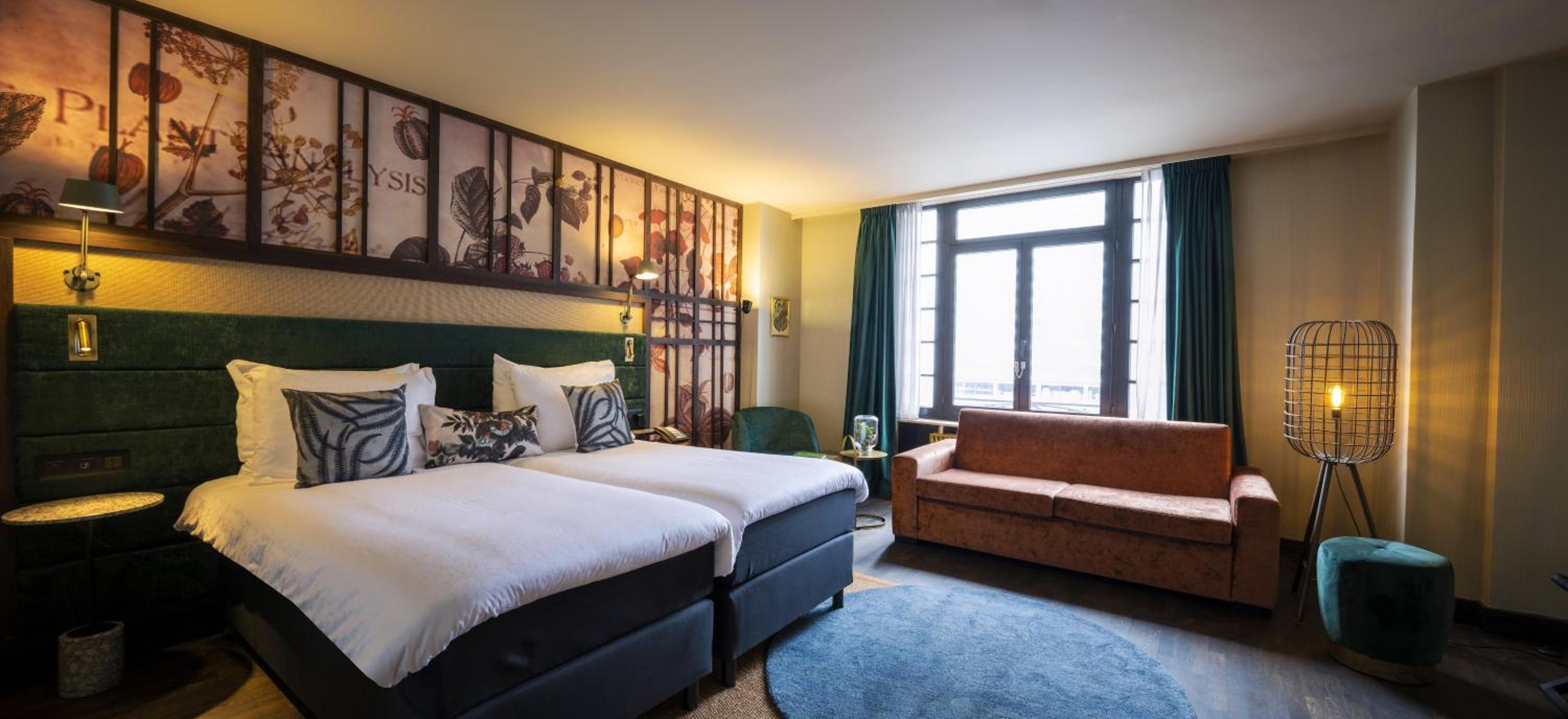 Premium Twin Room with Sofa Bed - Photo 3