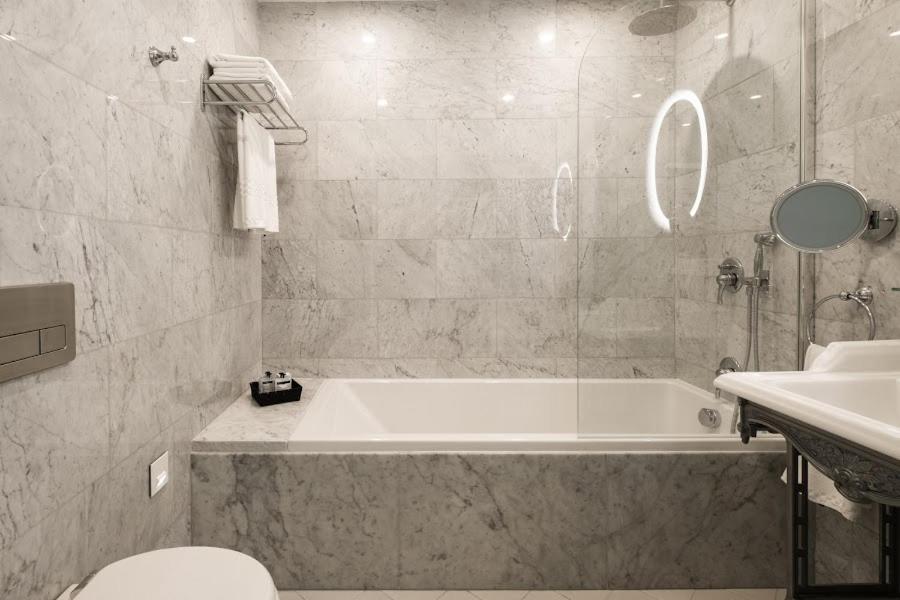 Double or Twin Room - Photo 6