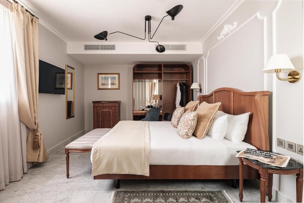 Double or Twin Room - Photo 4