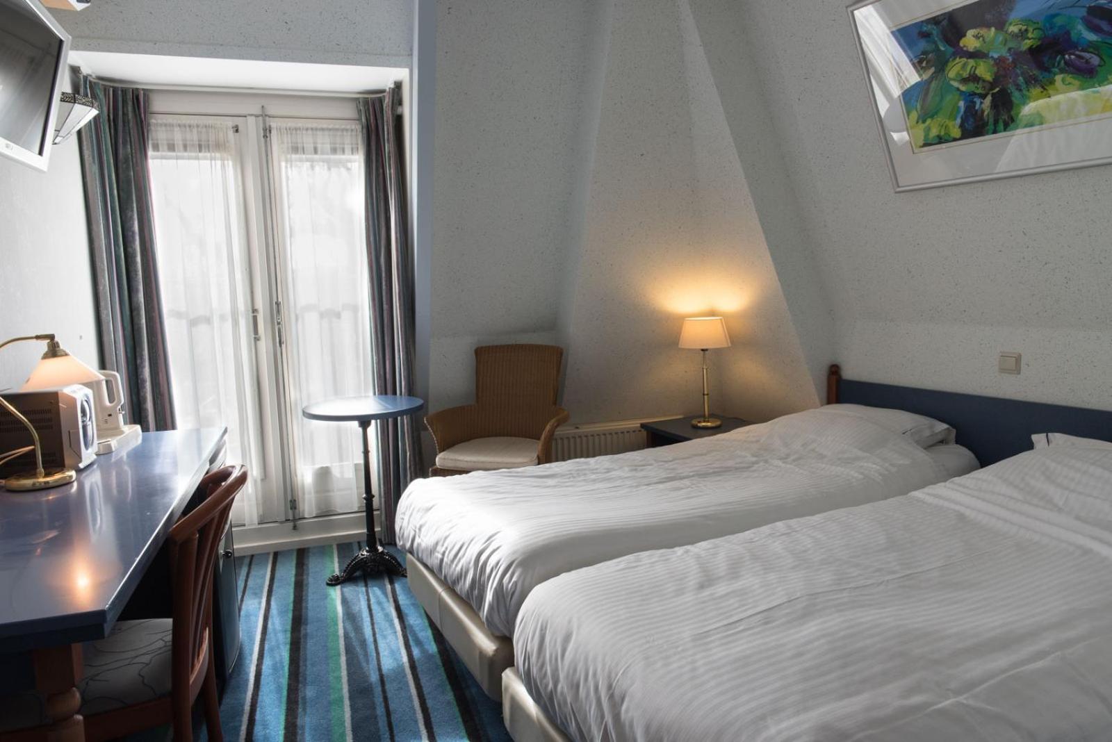 Small Twin Room - Photo 3