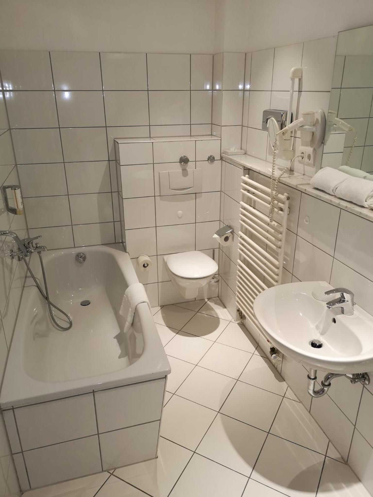 Double Room - Photo 16