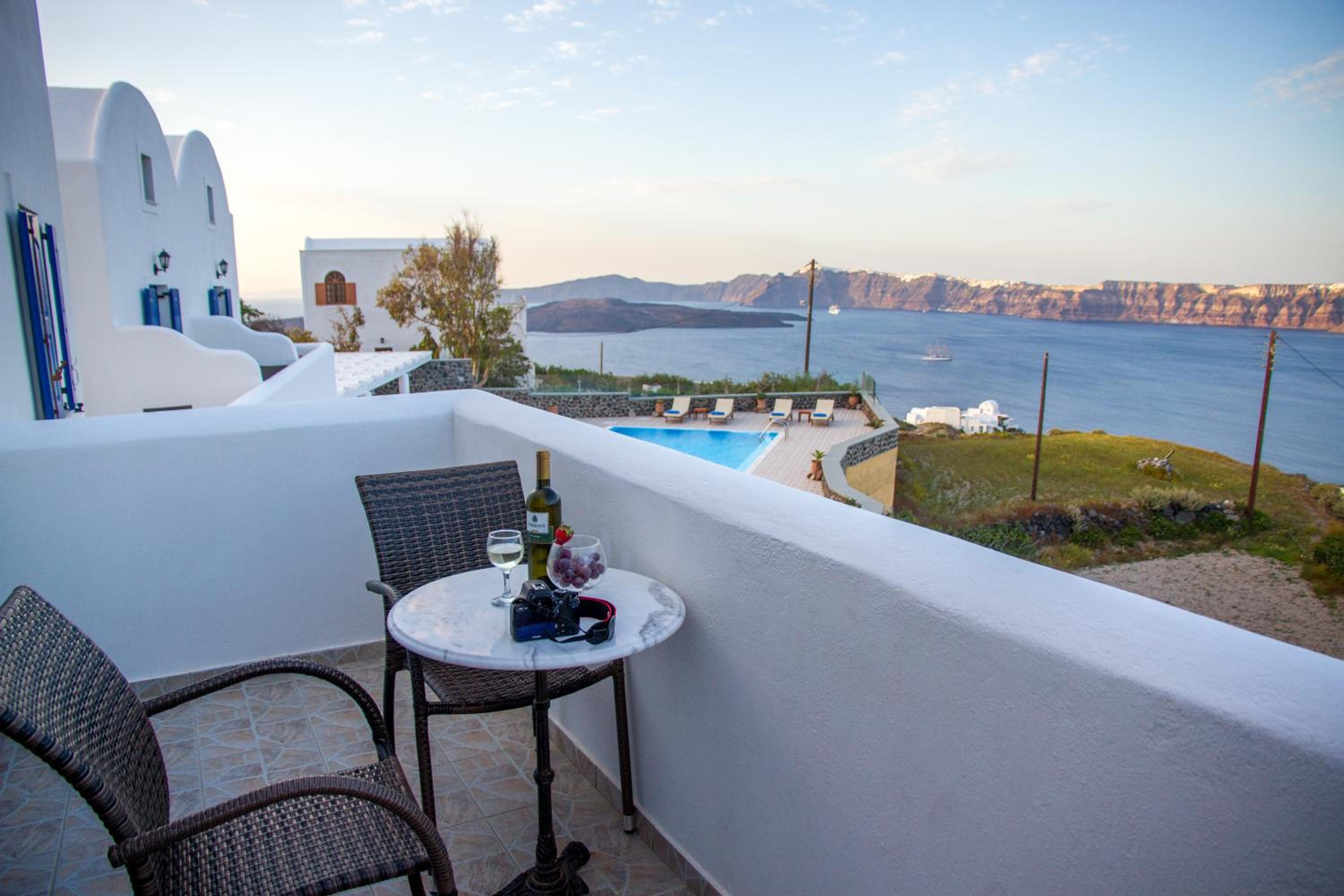Superior Double Room Spit level with Caldera View