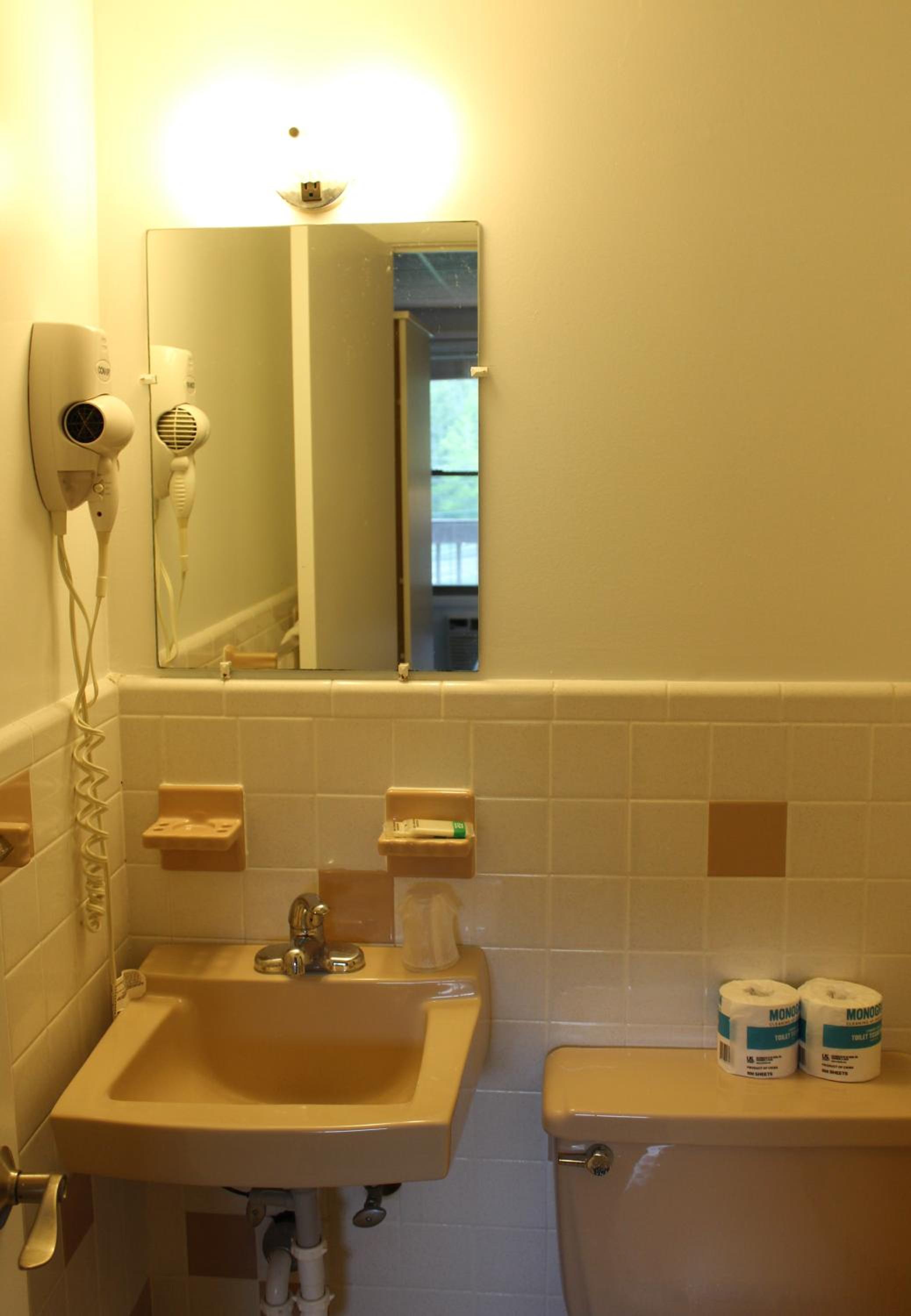 Double Room with Balcony - Pet Friendly photo 3
