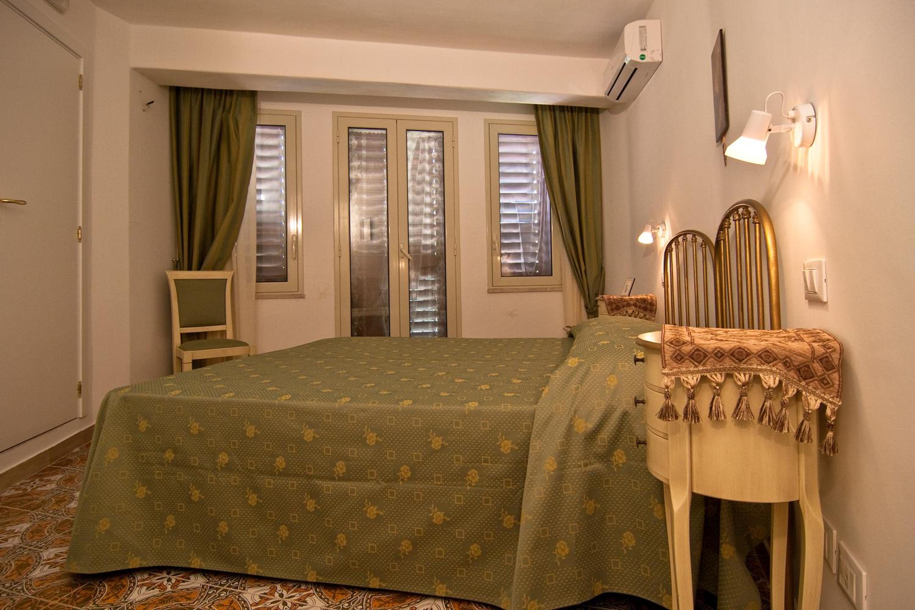 Comfort Double or Twin Room with Sea View photo 3