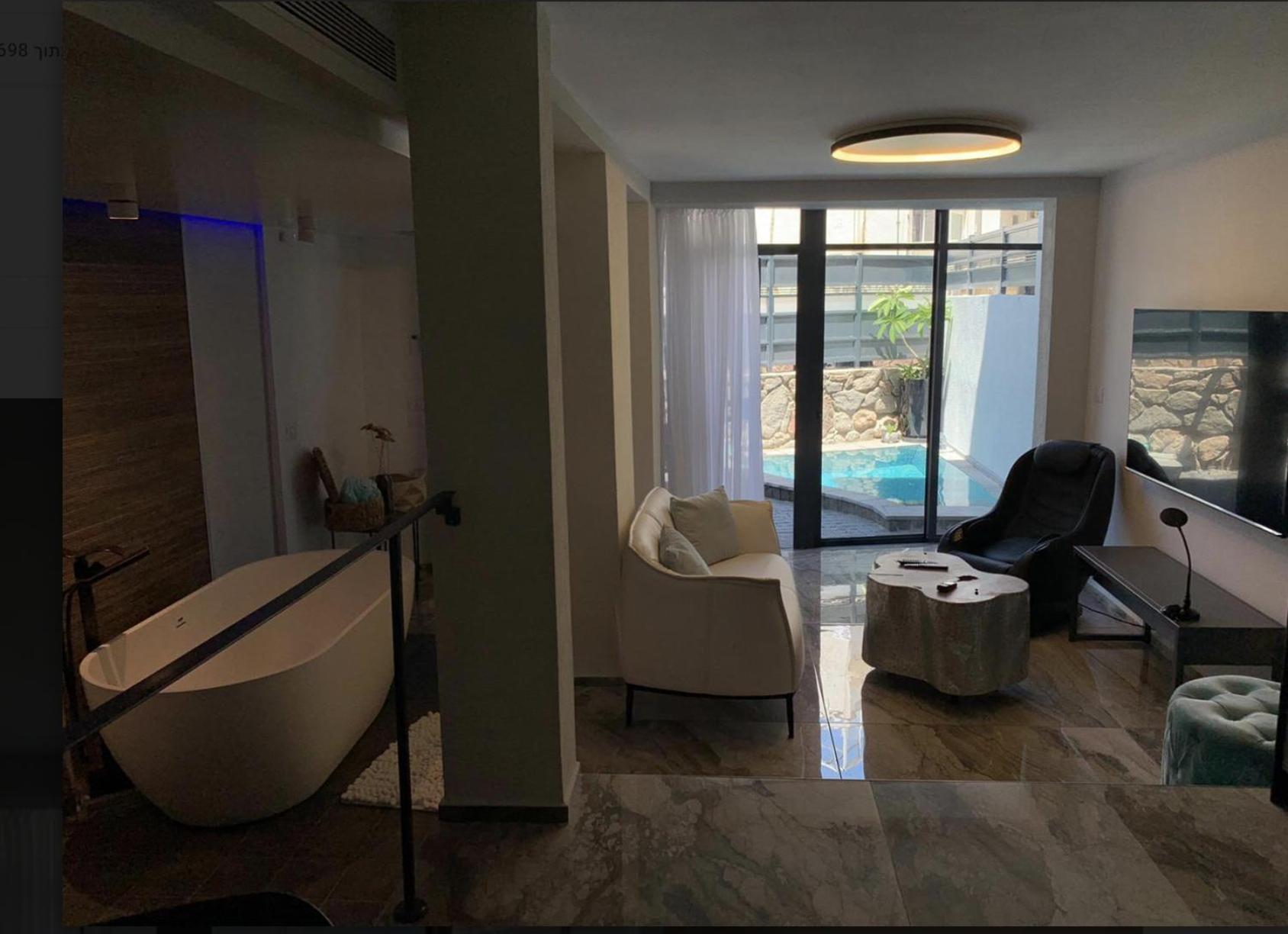 Deluxe Double or Twin Room with Pool Access