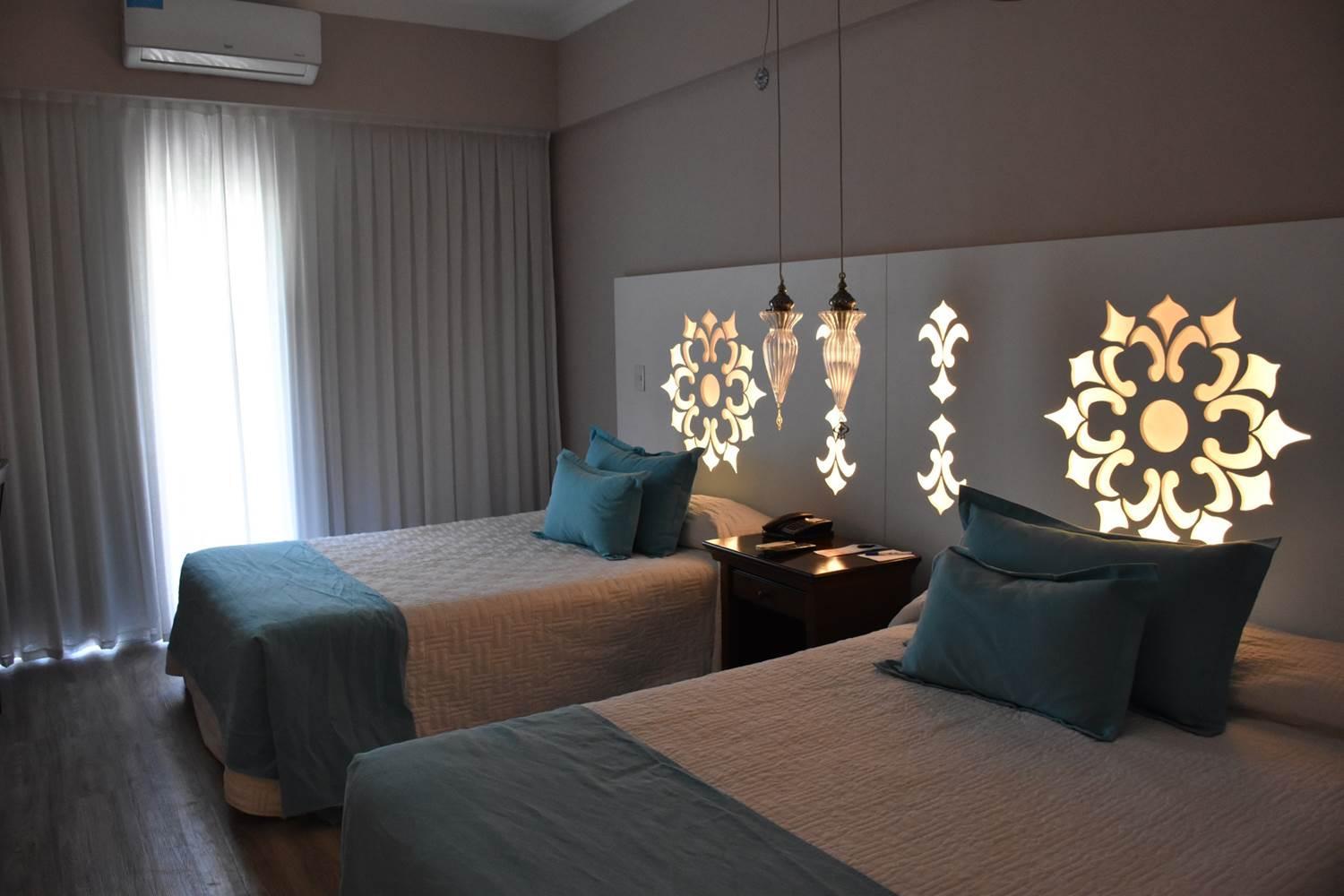 Queen Room with Two Queen Beds photo 1