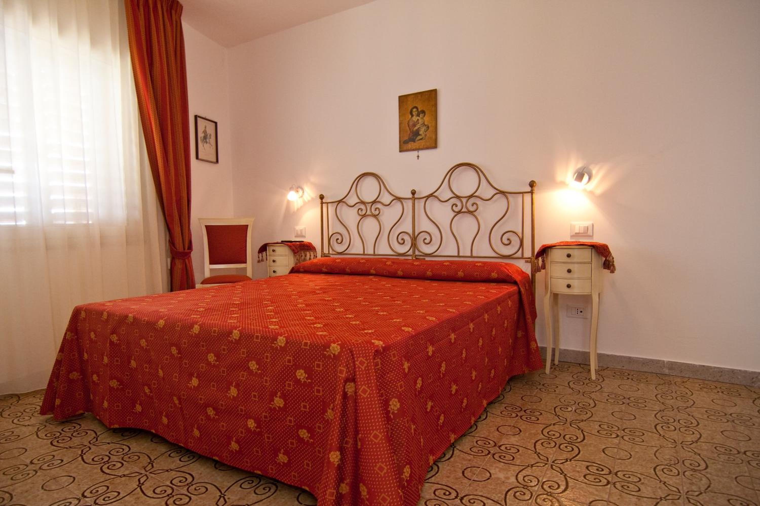 Double or Twin Room with Sea View - Photo 1