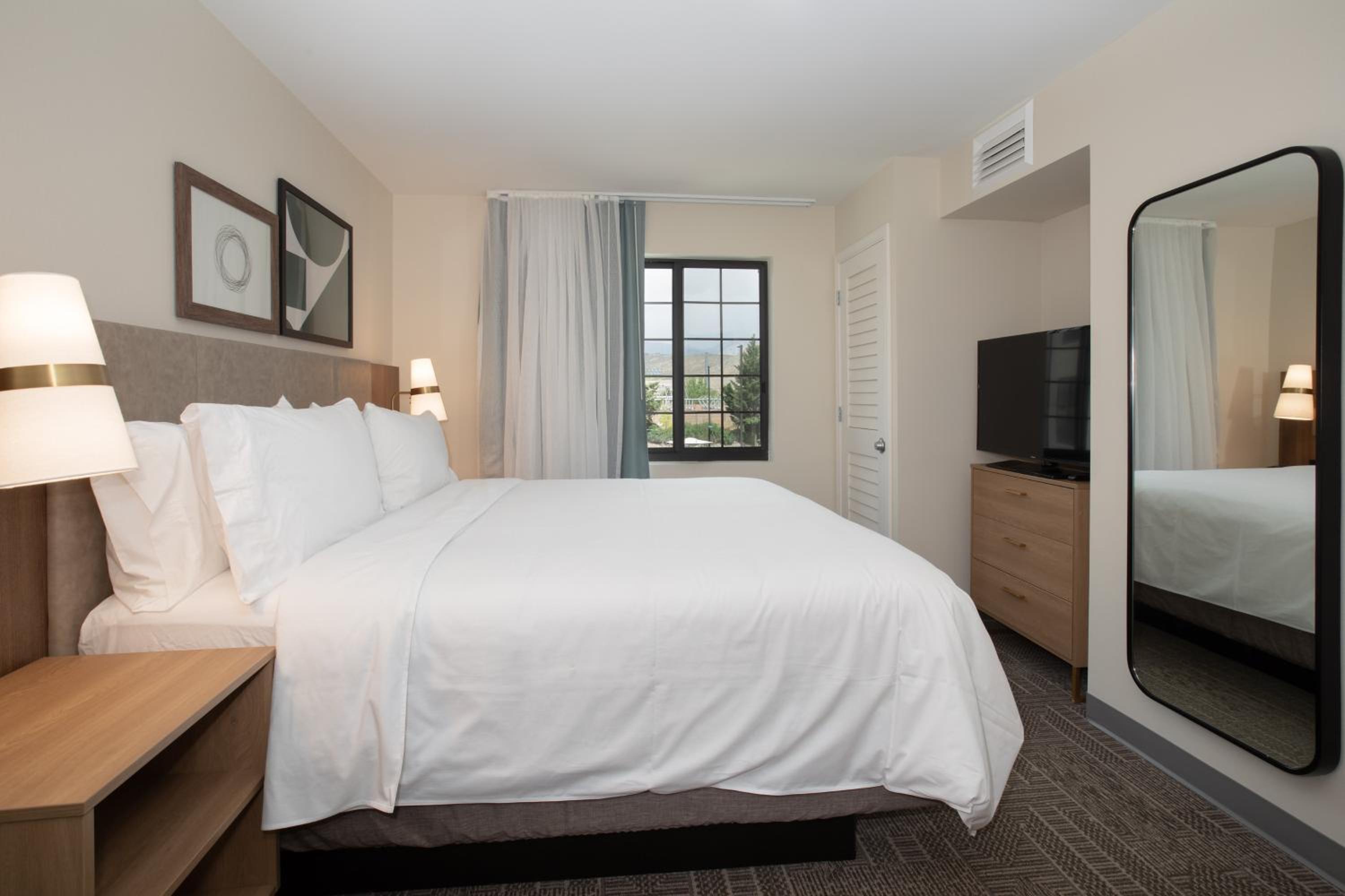 One-Bedroom King Suite - Photo 2
