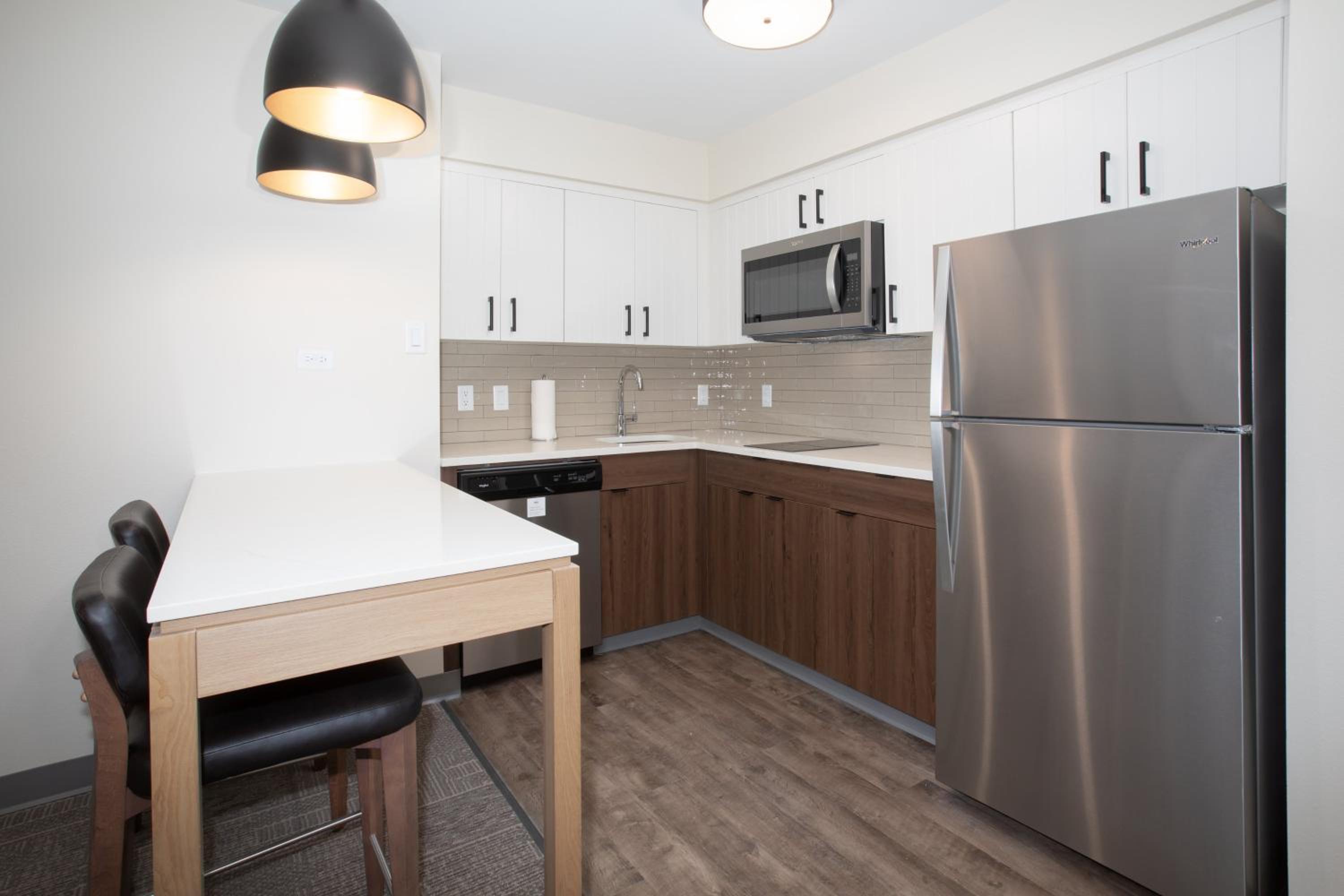 Queen Room - Hearing Accessible - Photo 4
