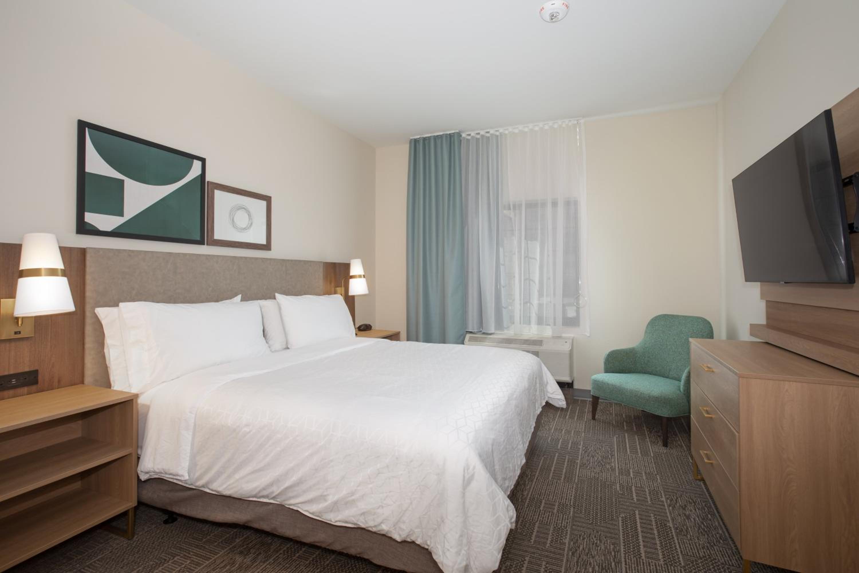 Two-Bedroom Suite with Mobility Accessible Tub - Hearing Access photo 2