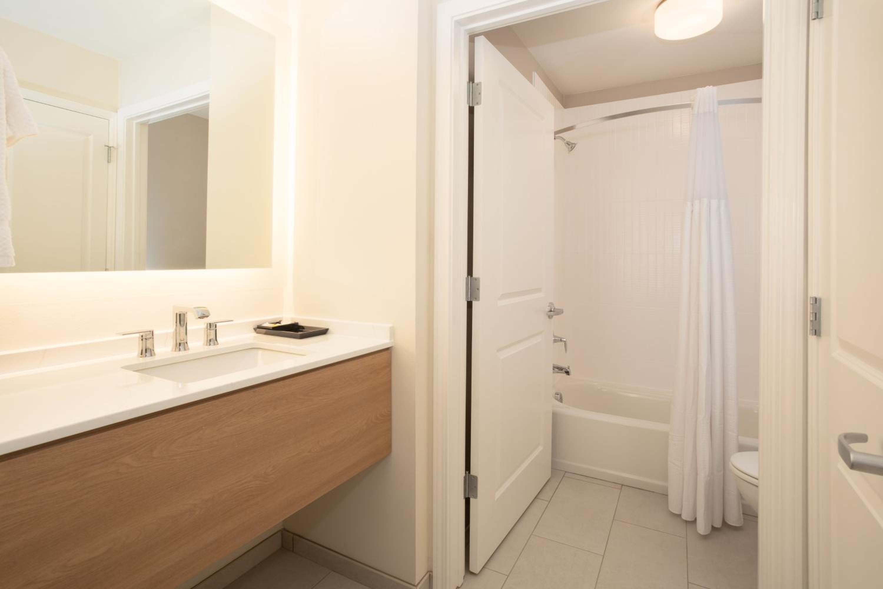 Studio Suite with Two Queen Beds - Photo 2