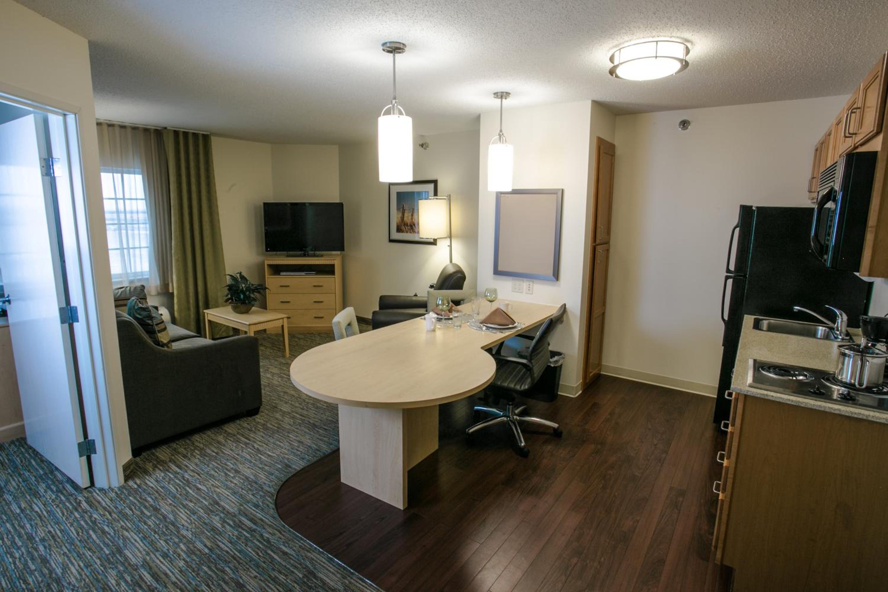 One-Bedroom Suite - Photo 4