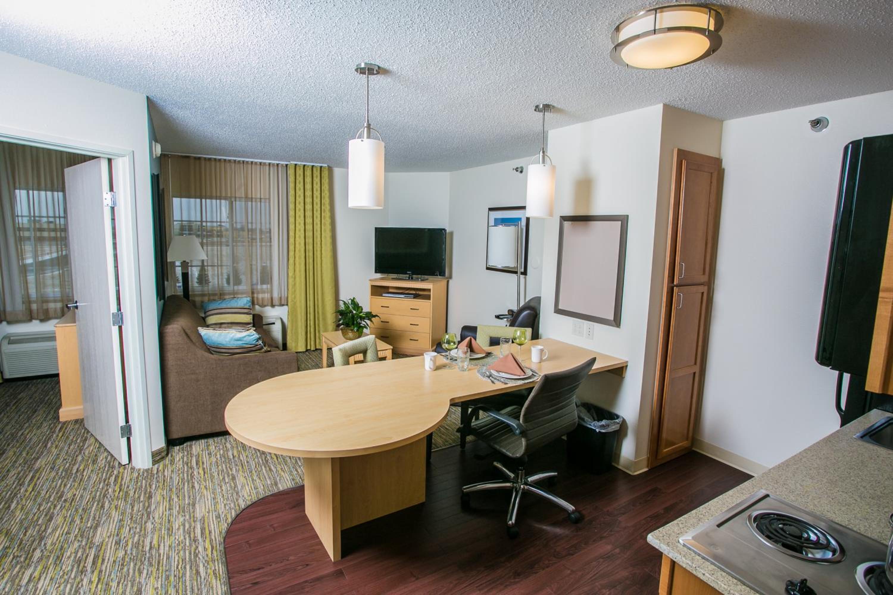 One-Bedroom Suite - Photo 3