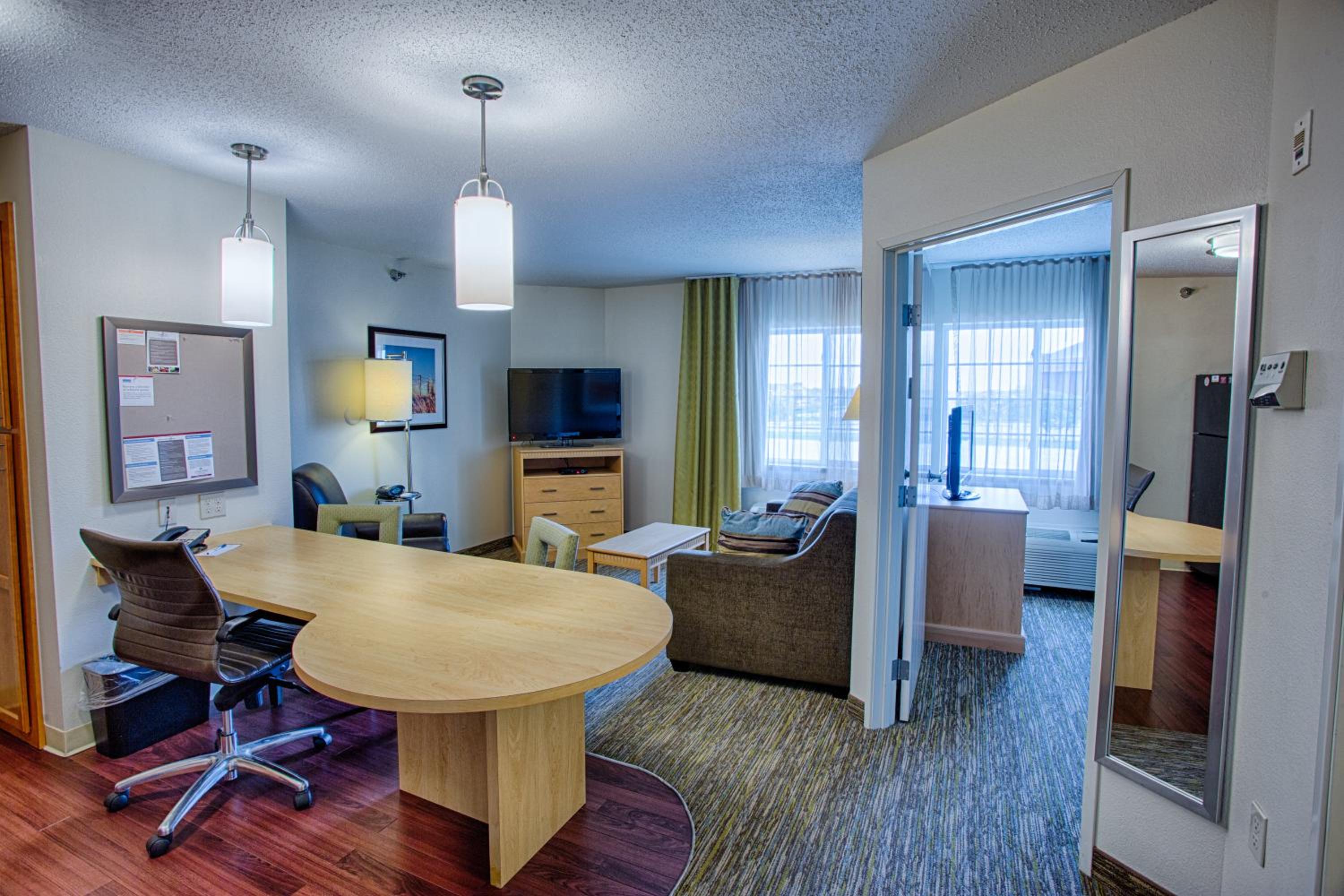 One-Bedroom Suite - Photo 8