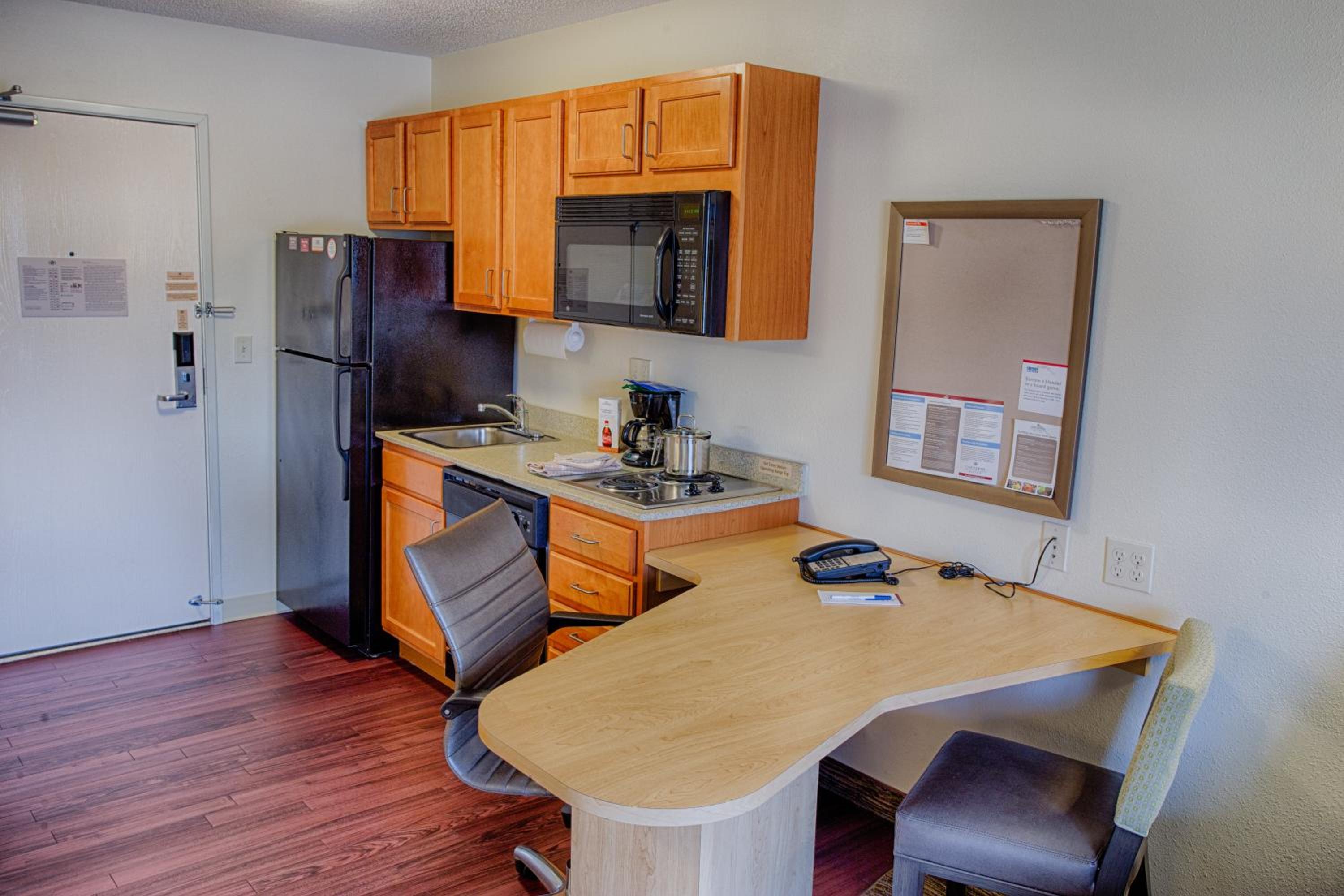 Queen Studio Suite - Photo 3