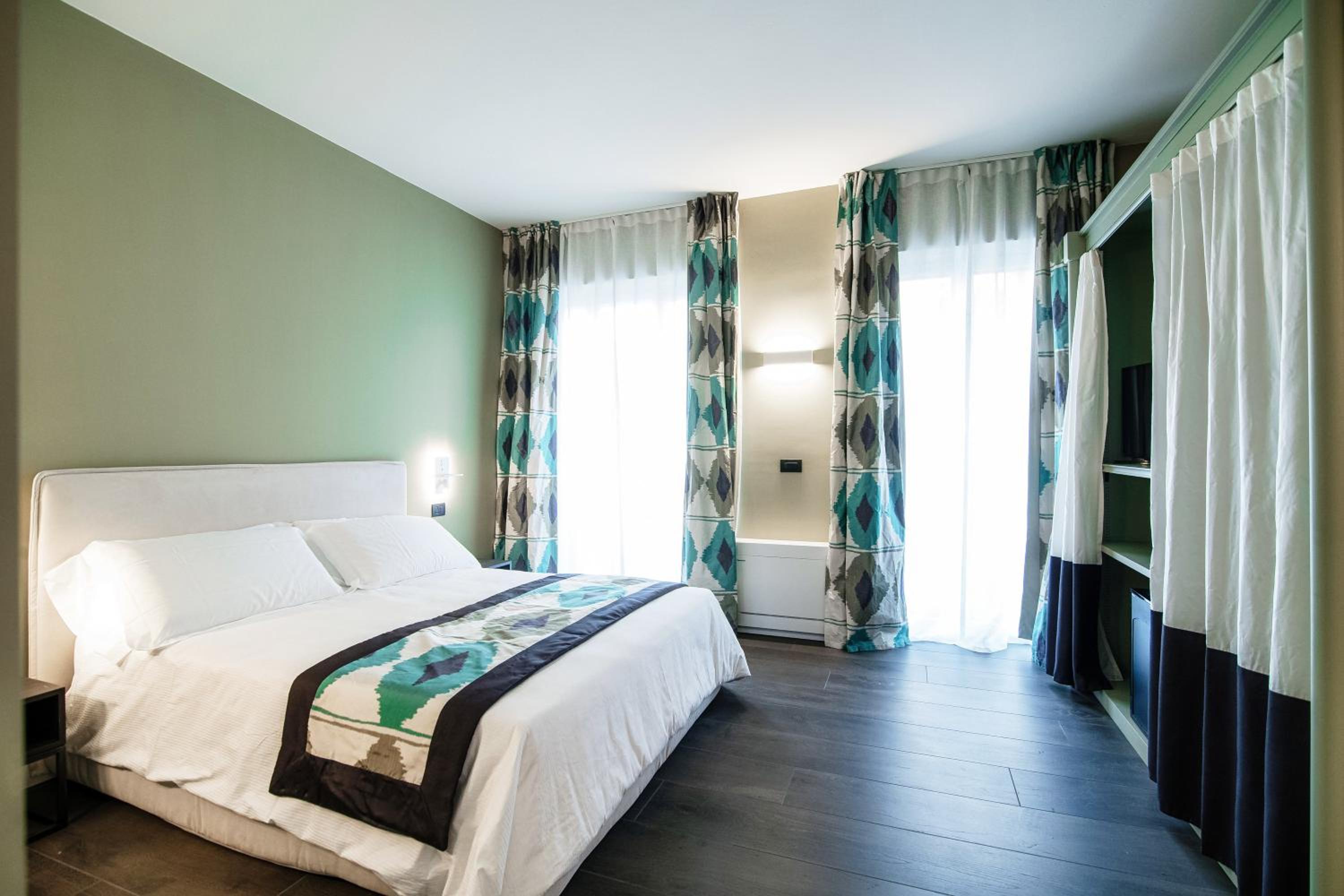 Double Room with Balcony (2 Adults + 1 Child) photo 2