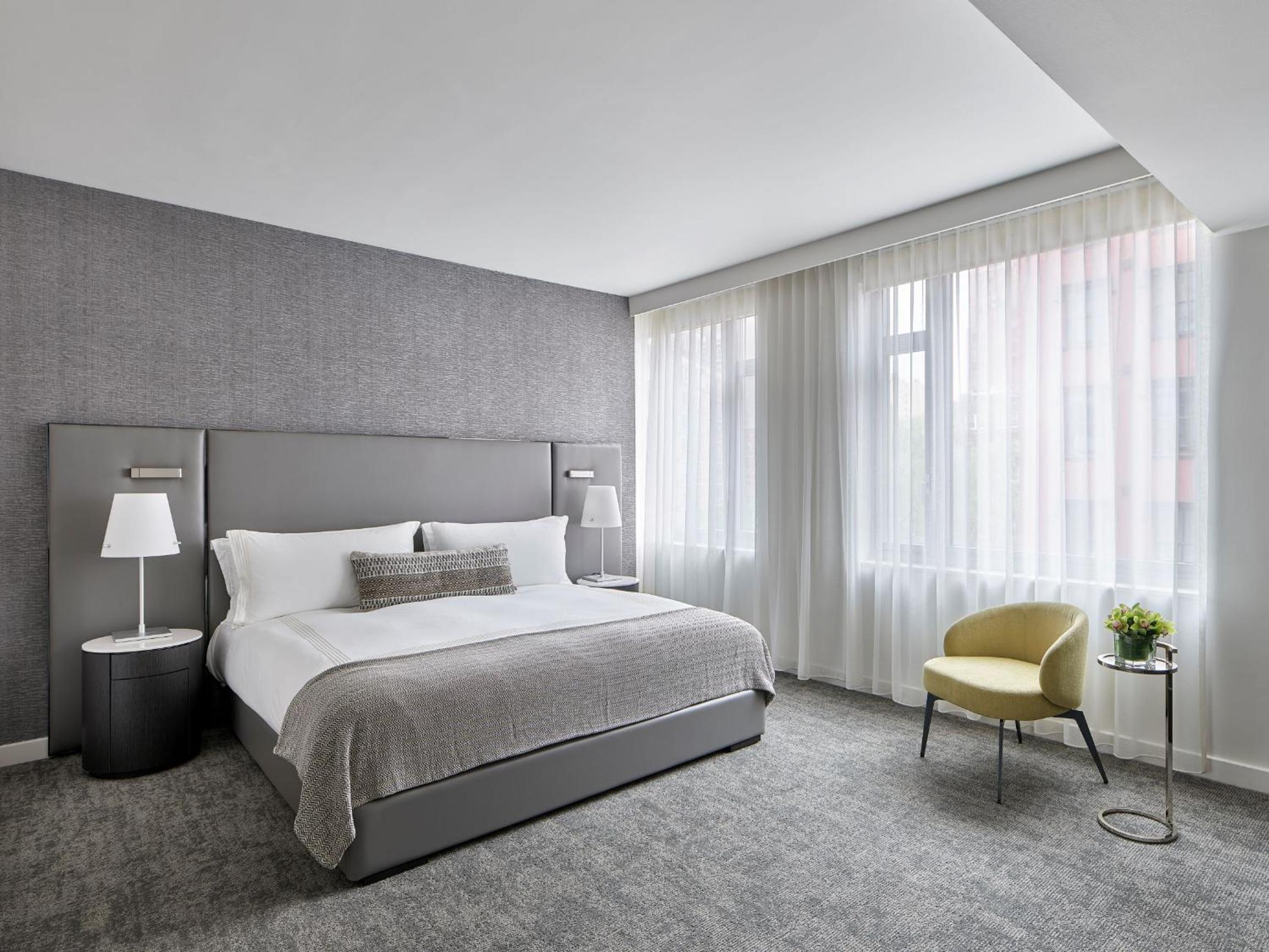 Deluxe King Room with One King Bed (Non Smoking) thumbnail 5