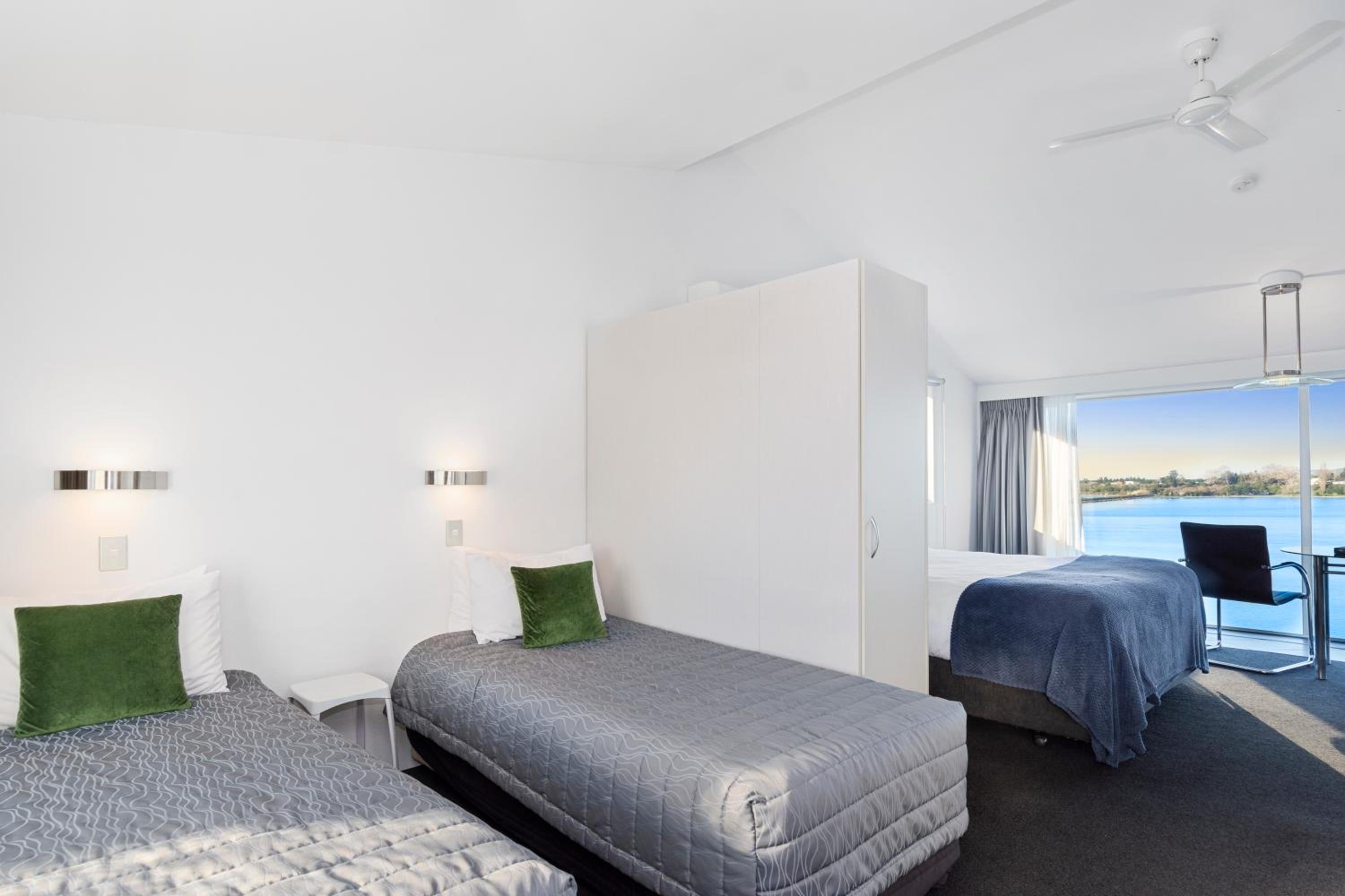 Executive King Suite - Water Front - Photo 5