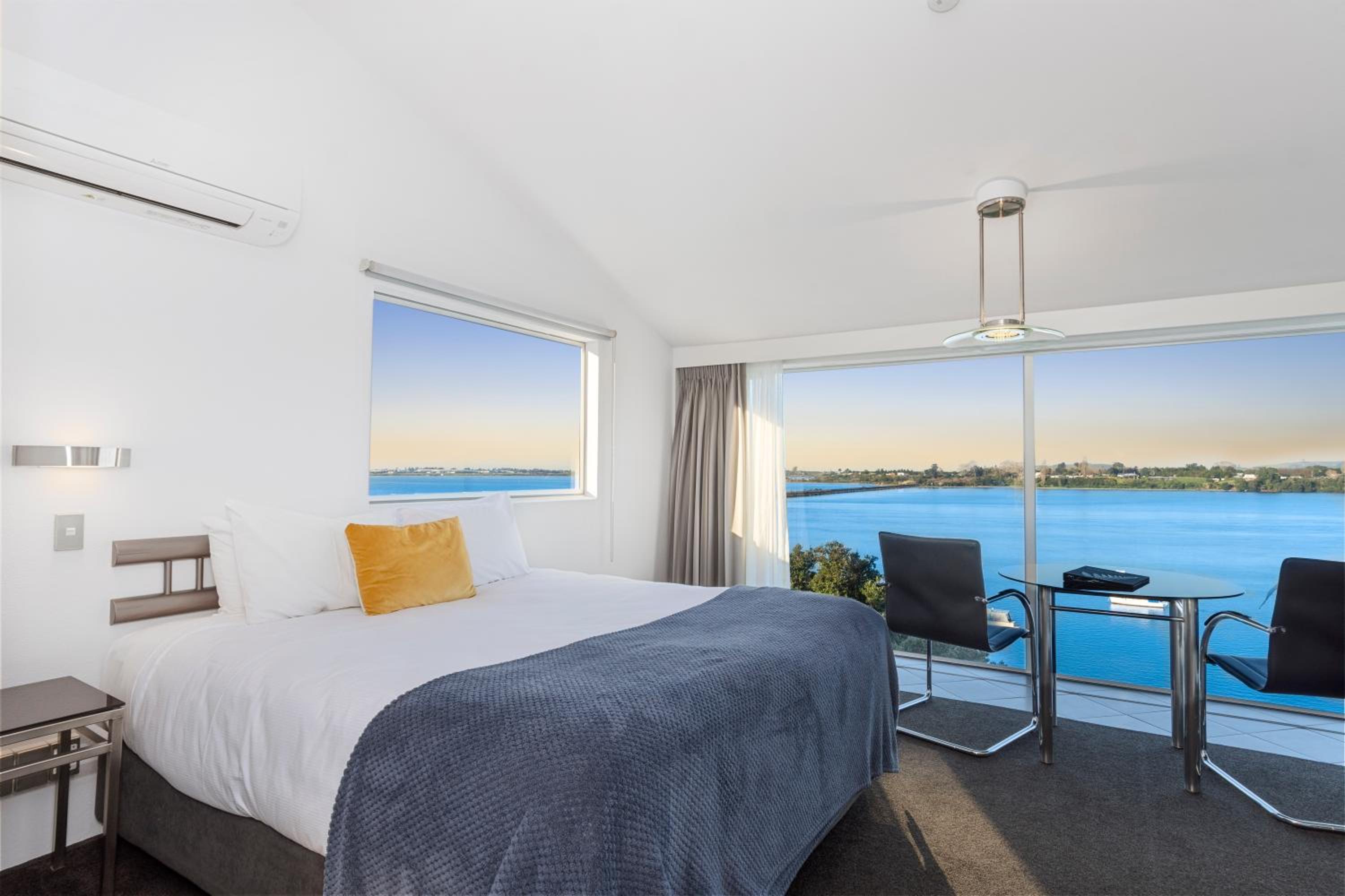 Executive King Suite - Water Front - Photo 1