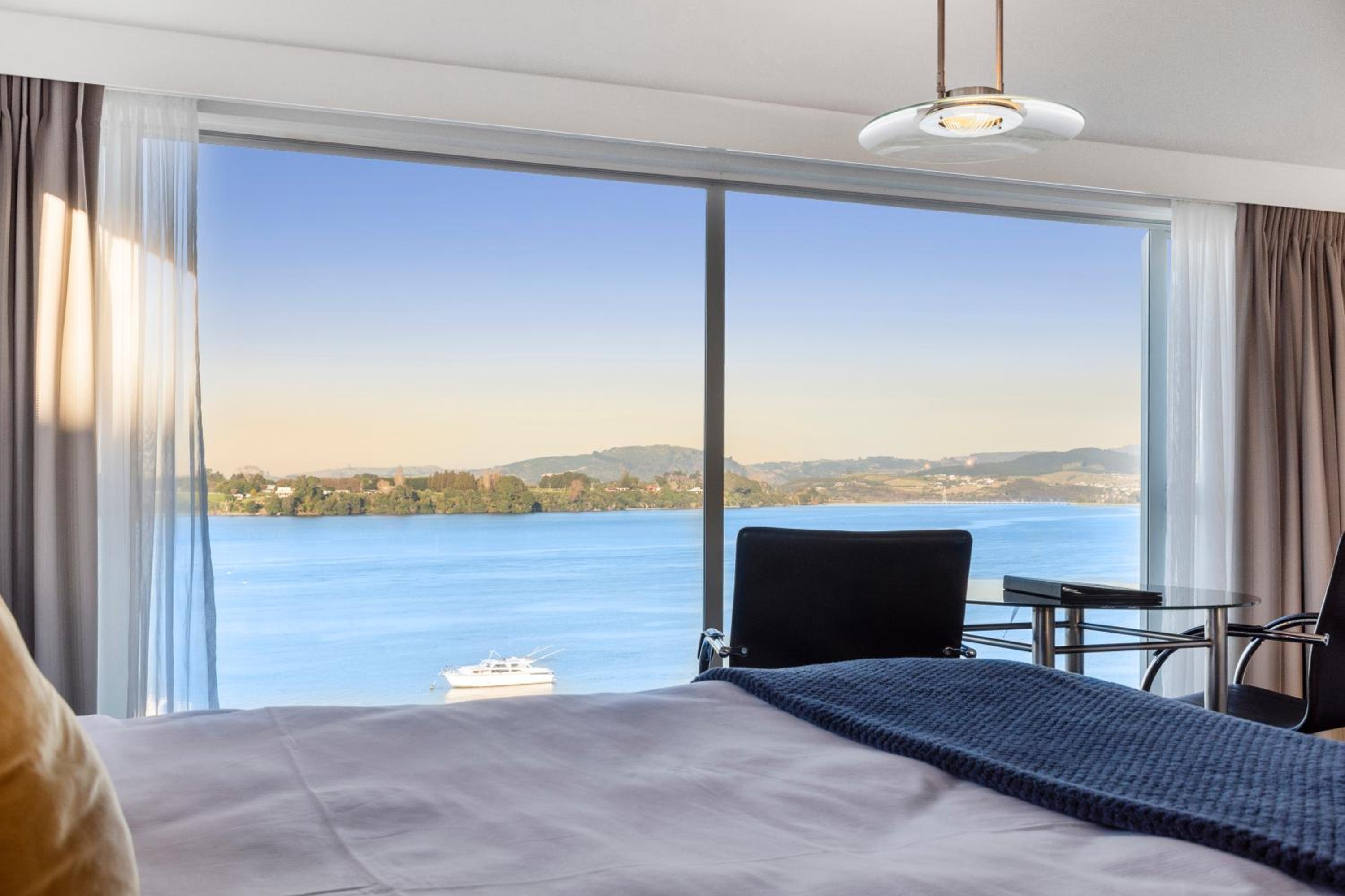 Executive King Suite - Water Front - Photo 9