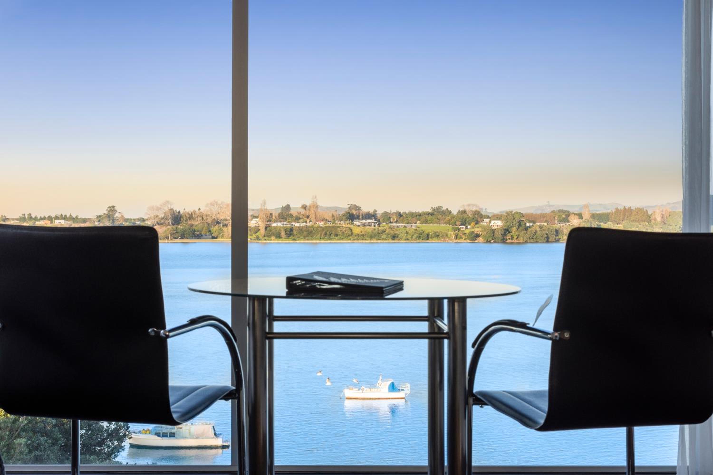 Executive King Suite - Water Front - Photo 15