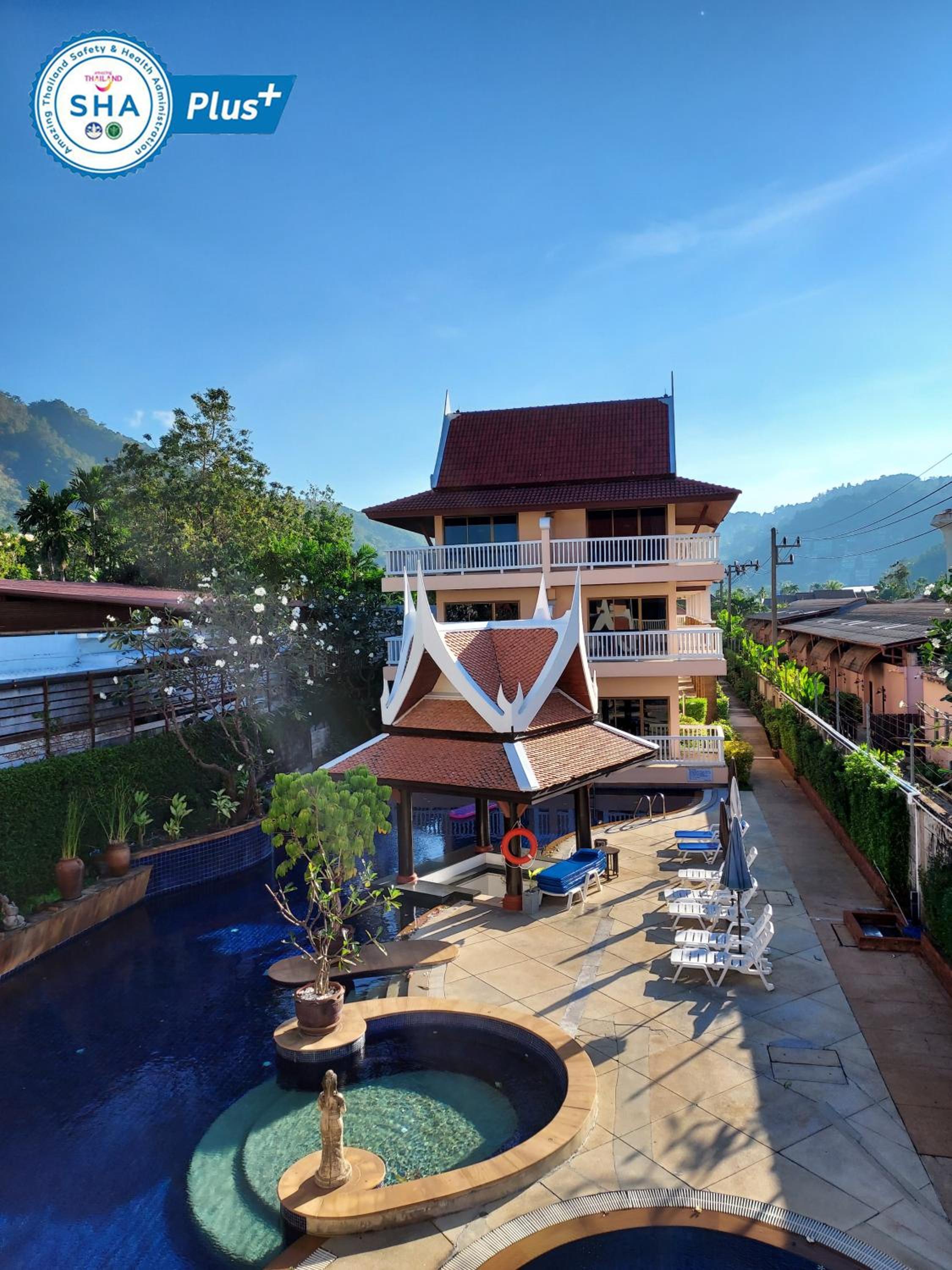 Deluxe Double or Twin Room with Pool View - Photo 12