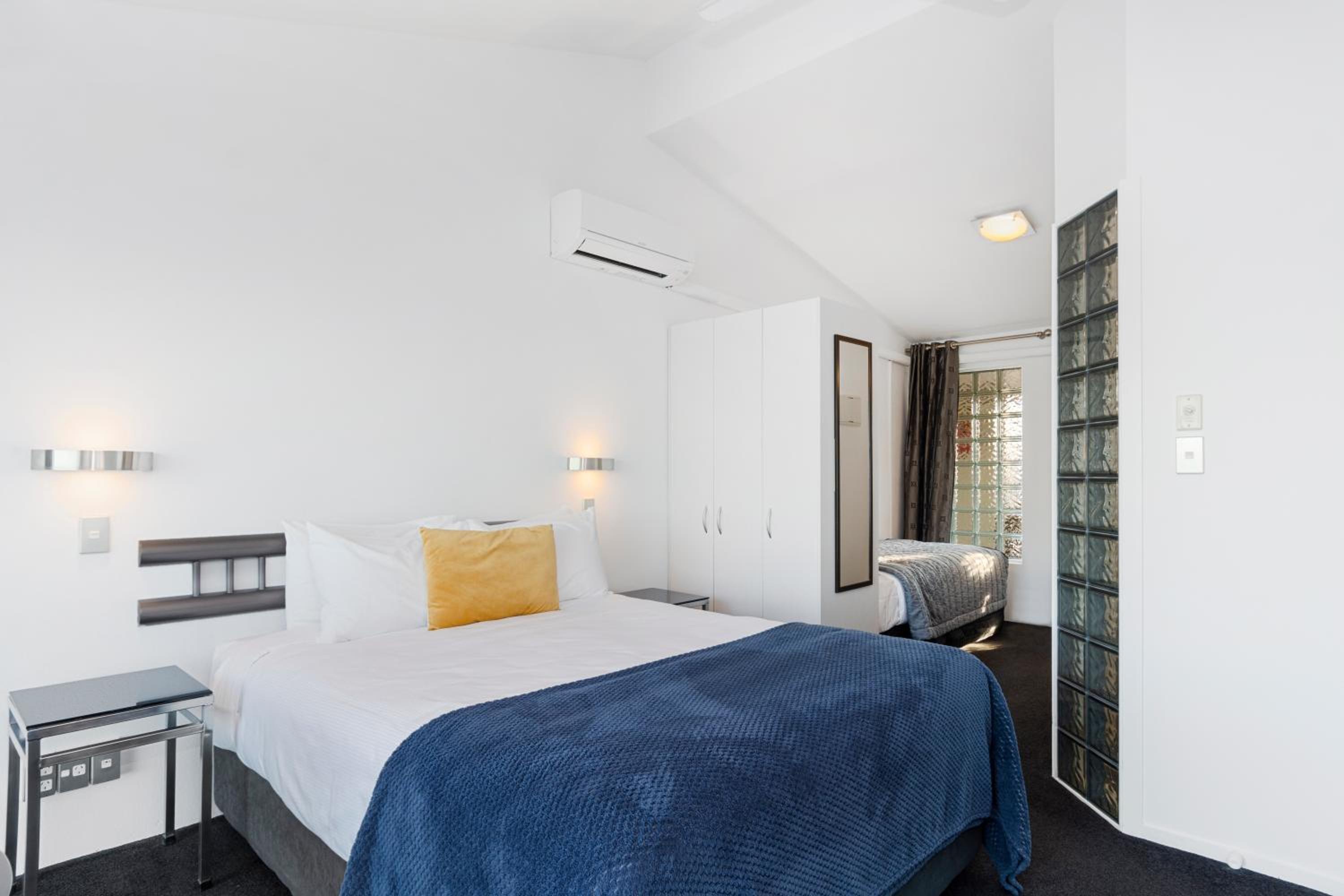 Executive Queen Suite - Water Front - Photo 12