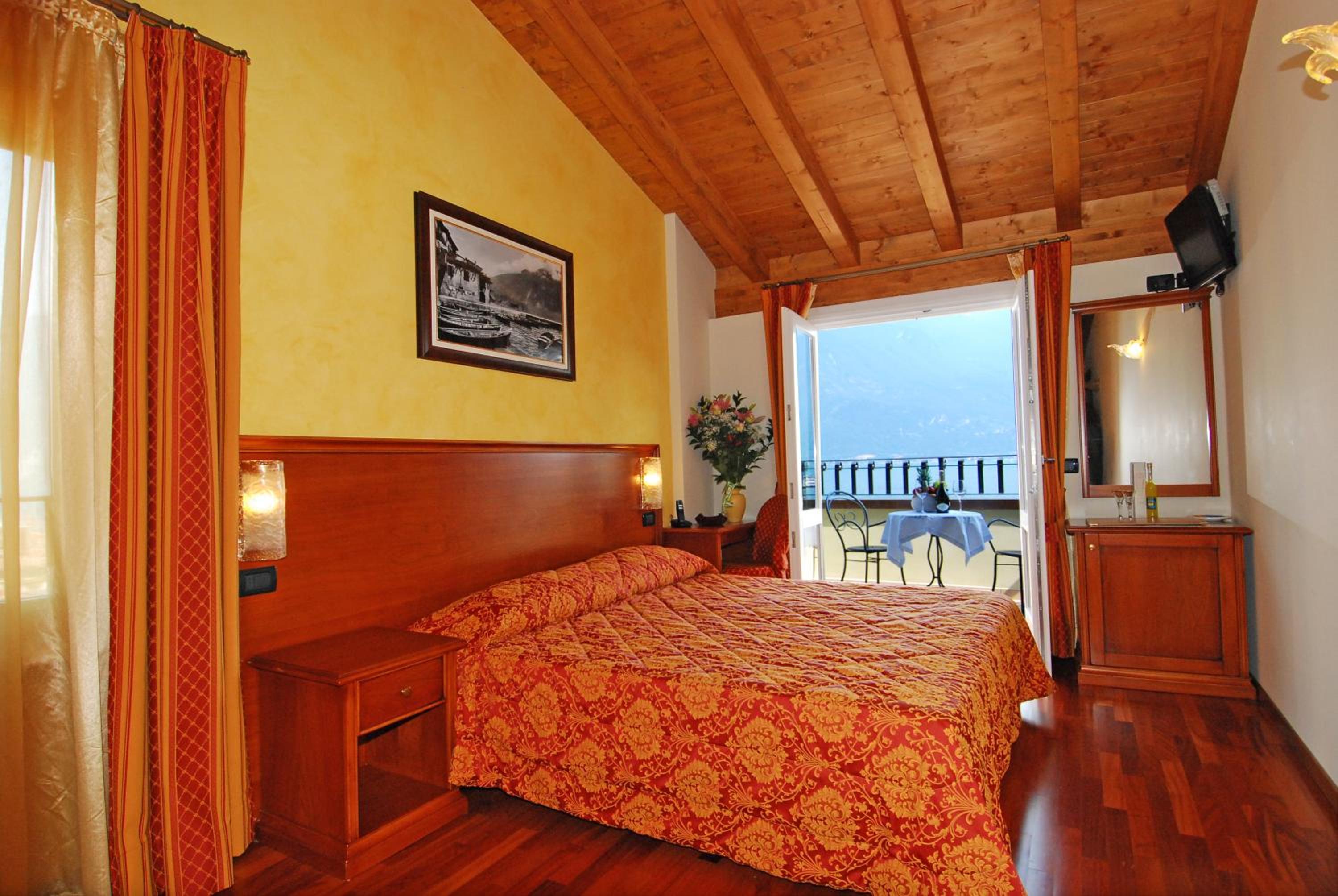 Superior Double or Twin Room with Balcony and Lake View