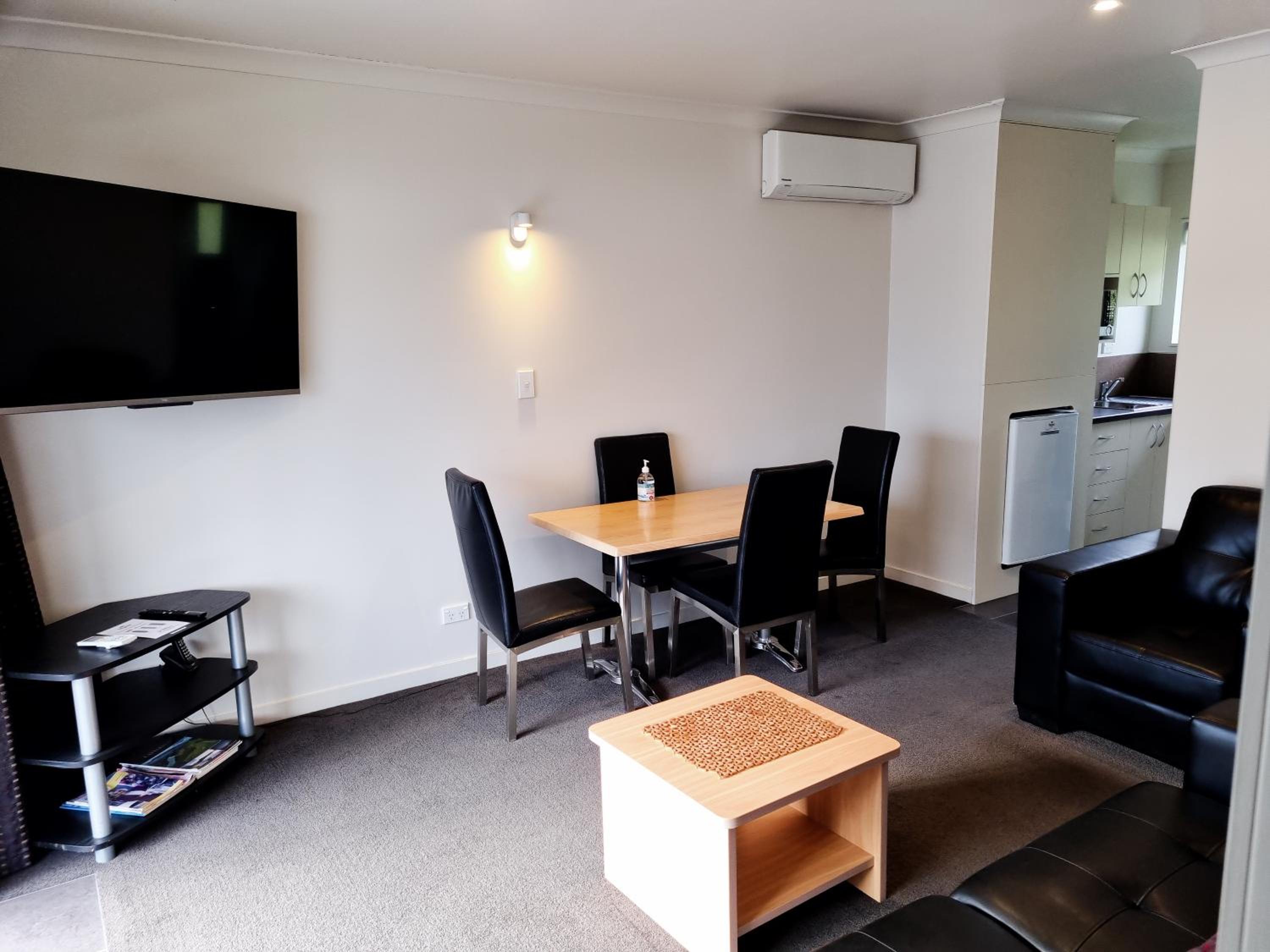 Deluxe Two-Bedroom Apartment